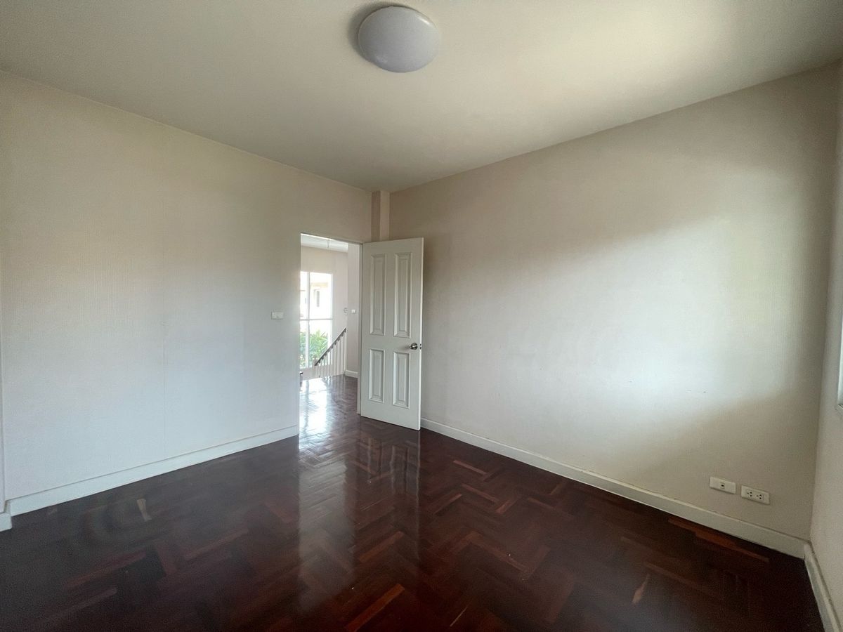 HouseRama 2, Bang Khun Thian : Sell ​​loss! Big house 79 sq. W. Great value 5.5 million