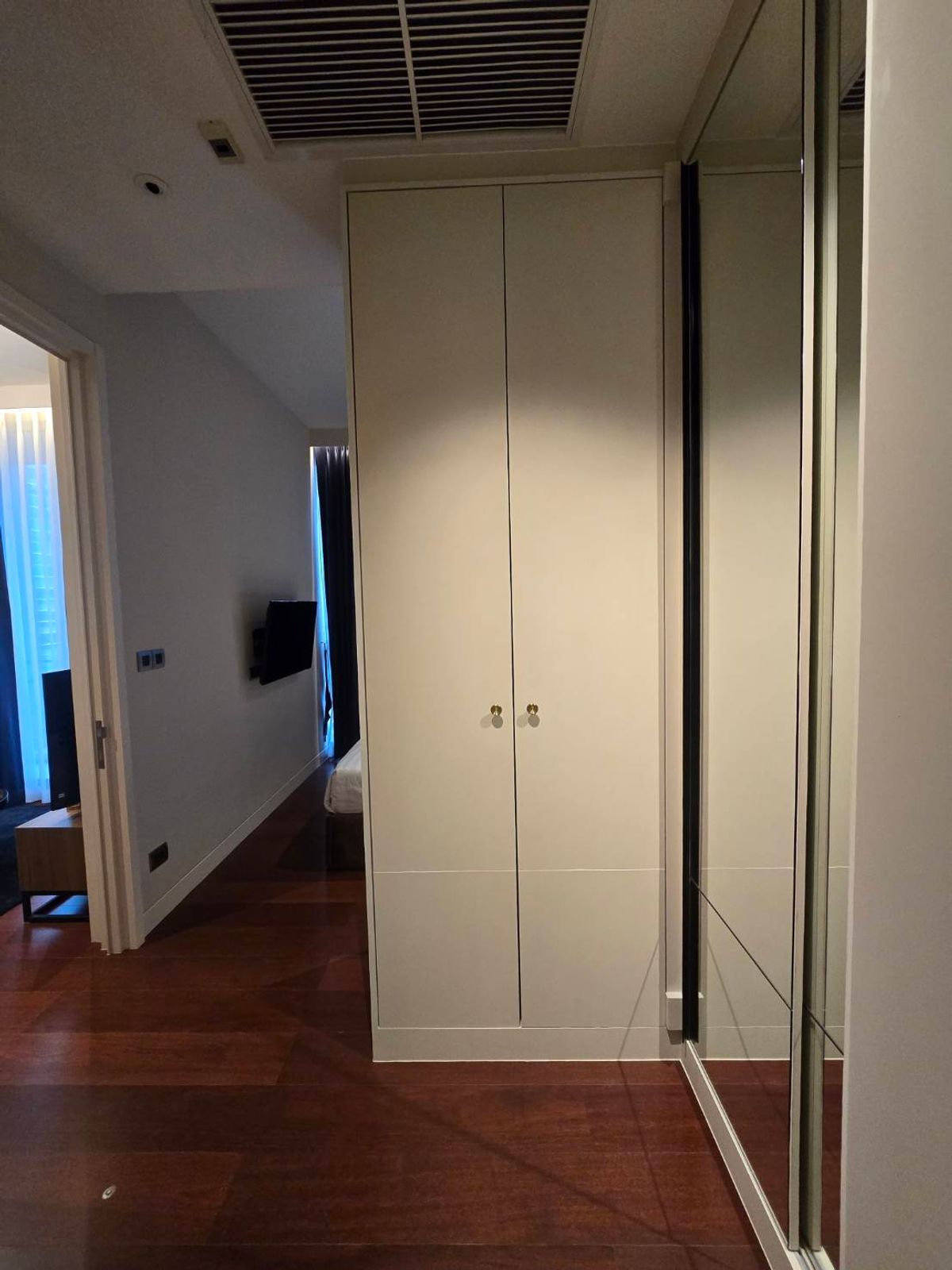 For RentCondoSukhumvit, Asoke, Thonglor : Luxury City Living! Beautiful 1-Bedroom Condo at KHUN by YOO - Fully Furnished & Negotiable Price!