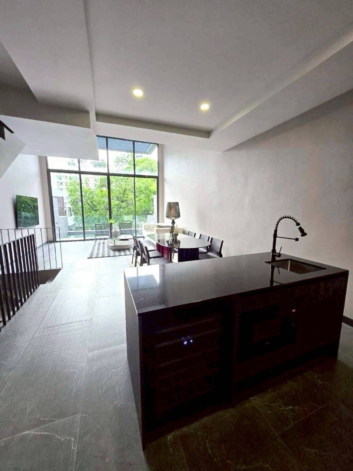 ทาวน์โฮมสุขุมวิท อโศก ทองหล่อ : Luxury 4.5 Storey Home for Rent/ Sale in Thonglor 