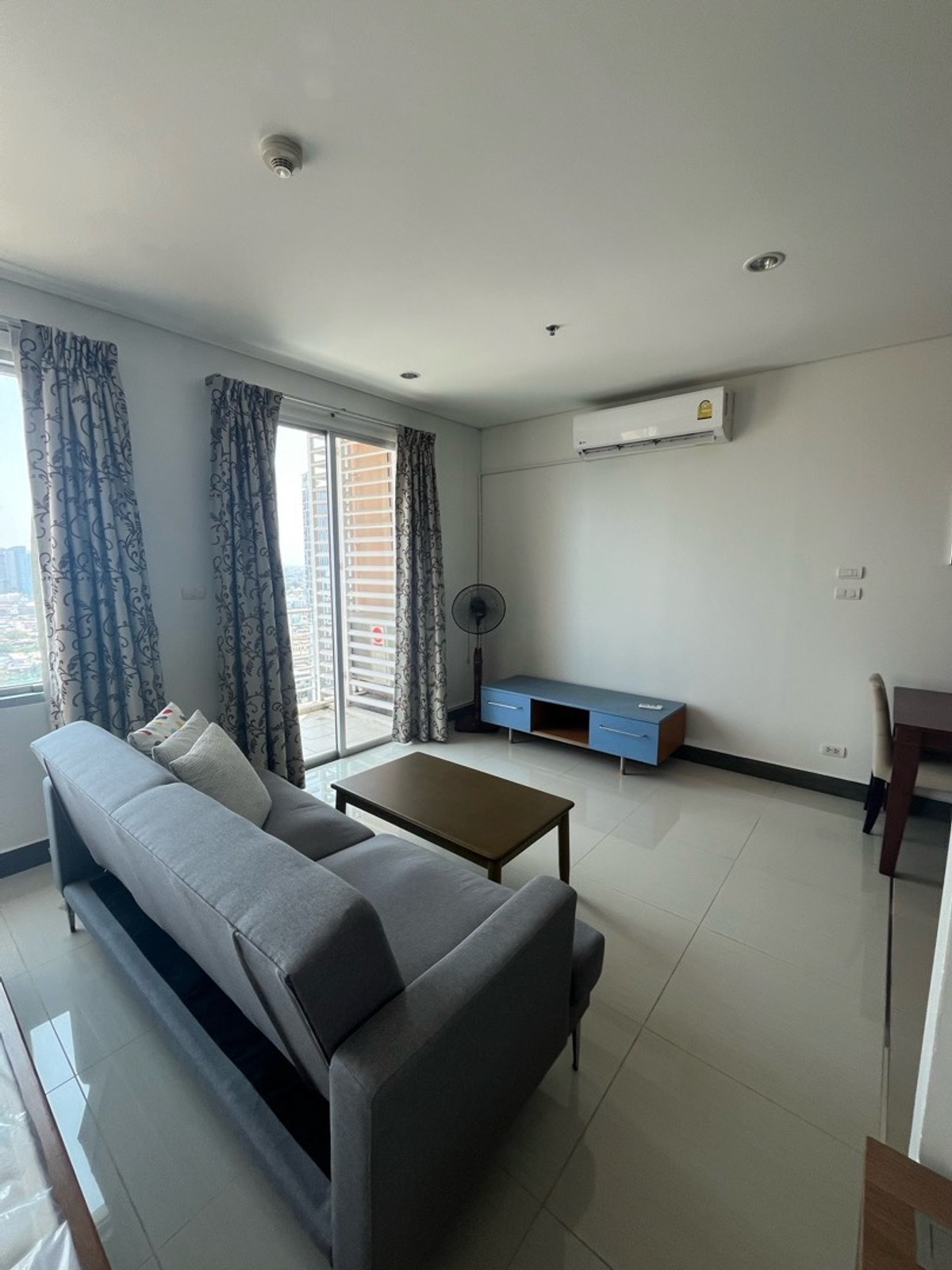For RentCondoWongwianyai, Charoennakor : Villa Sathorn (Villa Sathorn) For Rent (1Bed1bath 40SQM)