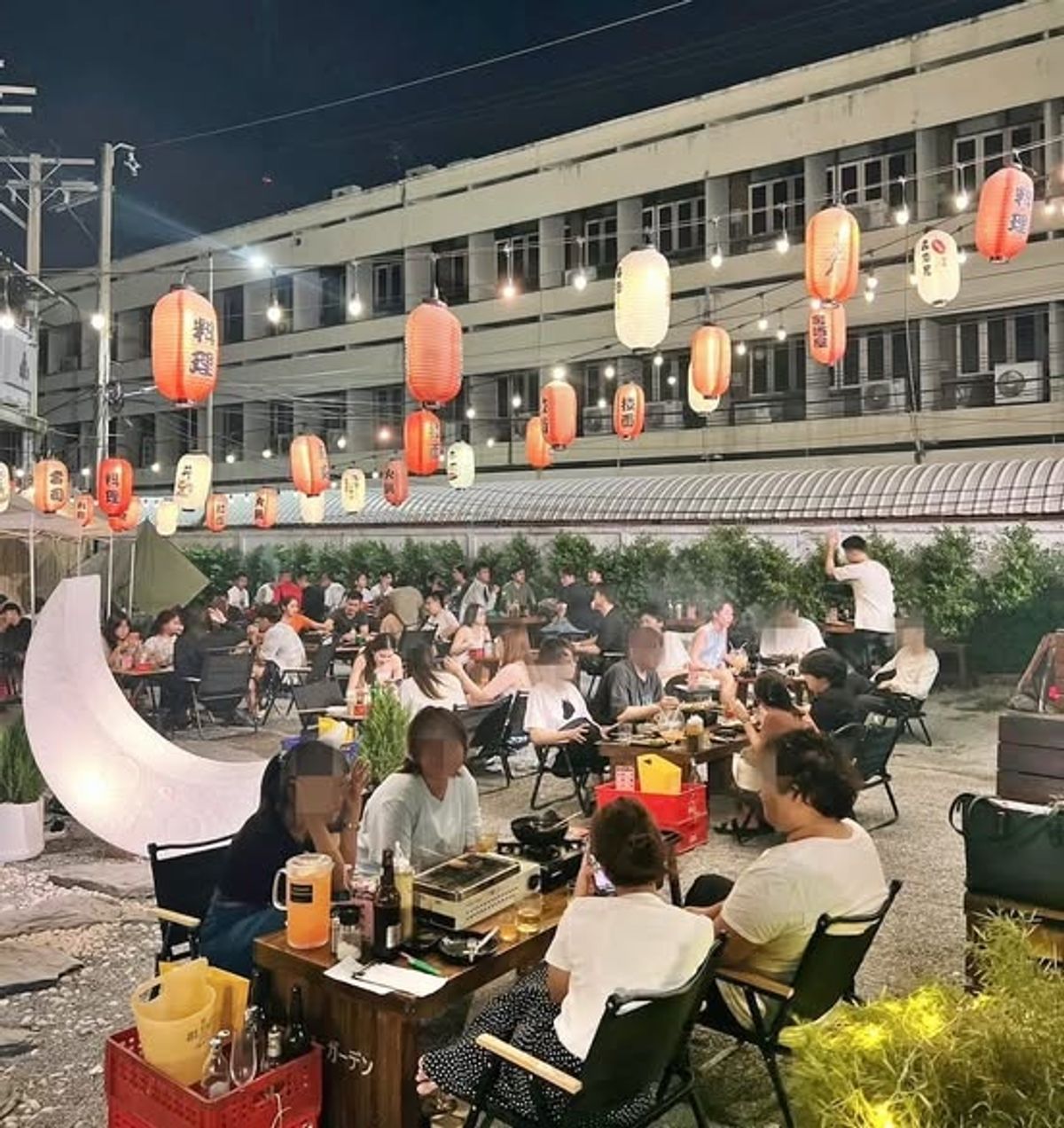 For LeaseholdRetail SpaceSapankwai,Jatujak : Lease the liquor store-pub, Kaset University, Bang Khen, next to the BTS. There is a parking lot. The shop has 2 zones.