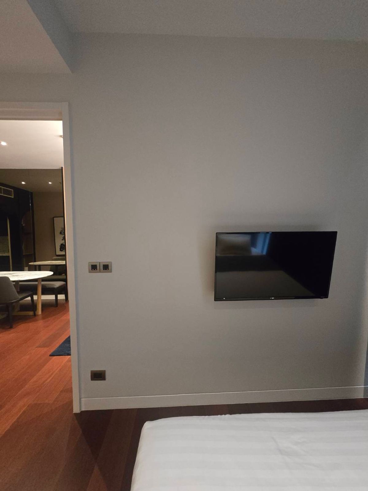 For RentCondoSukhumvit, Asoke, Thonglor : Luxury City Living! Beautiful 1-Bedroom Condo at KHUN by YOO - Fully Furnished & Negotiable Price!