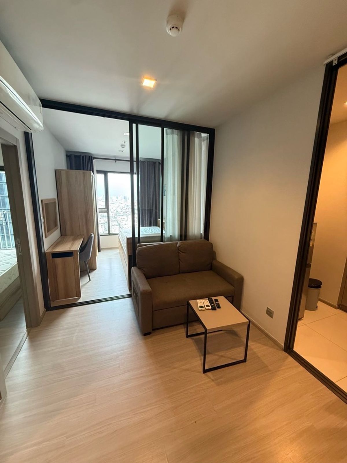 ให้เช่าคอนโดพระราม 9 เพชรบุรีตัดใหม่ RCA : life asoke rama 9 condo near MRT rama 9 for rent 2 bedroom high floor