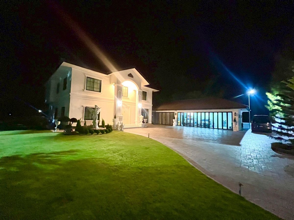 For SaleHousePak Chong KhaoYai : 📢👇 Luxury 2-Storey Home on Spacious Land with Mountain View
Enjoy fresh air all year round – just a short drive from Bangkok and close to popular tourist attractions.