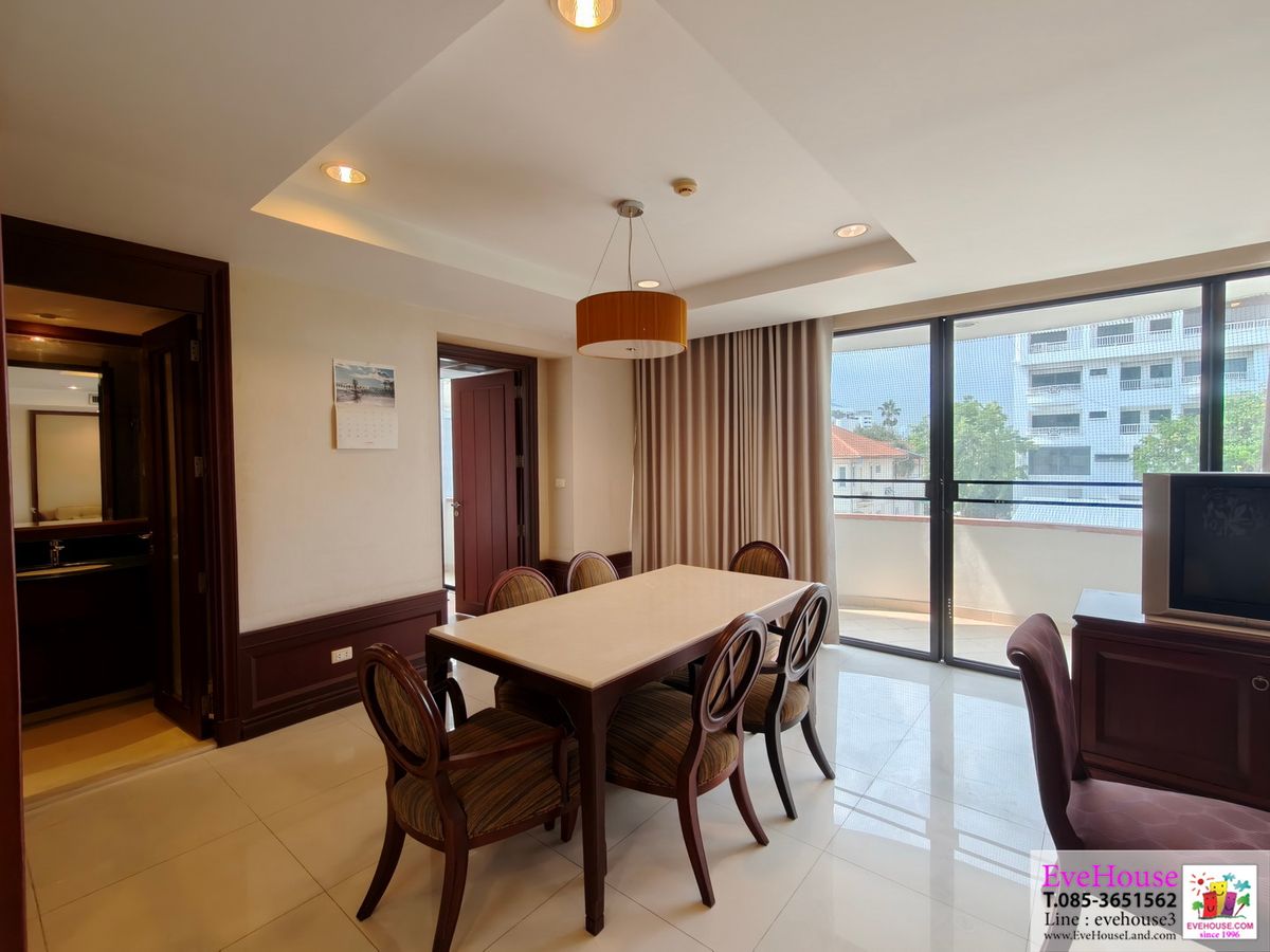 For SaleCondoSukhumvit, Asoke, Thonglor : Condo for sale, Soi Thonglor 13, size 338 sq.m., is the only room, the entire floor is not high, the old building, but well maintained, divided into 4 sub-rooms, 1-2 bedrooms, a total of 6 bedrooms, 6 bathrooms.