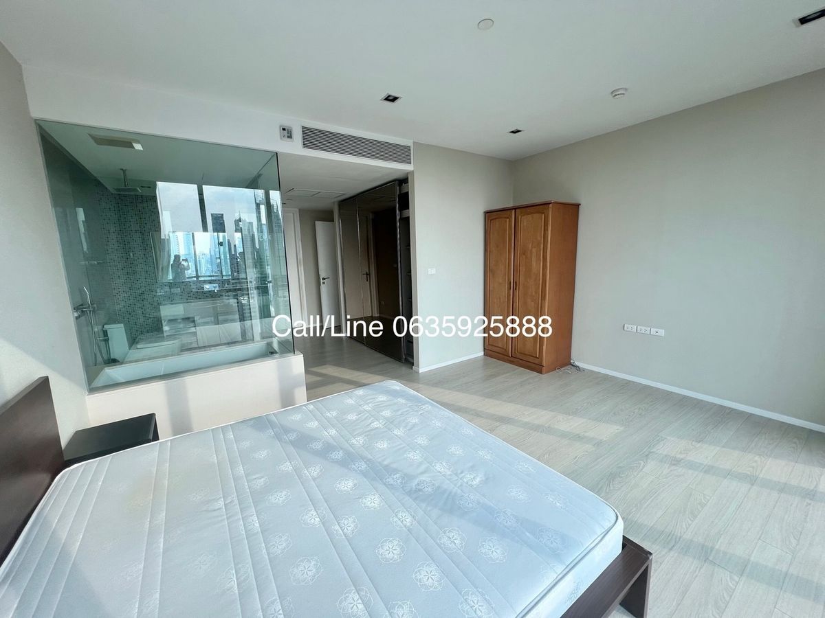 For SaleCondoSukhumvit, Asoke, Thonglor : 𝐅𝐨𝐫 𝐒𝐞𝐥𝐥: The Room Sukhumvit21 2bed 2Bath Duplex Balcony is very big 28.8 MB.