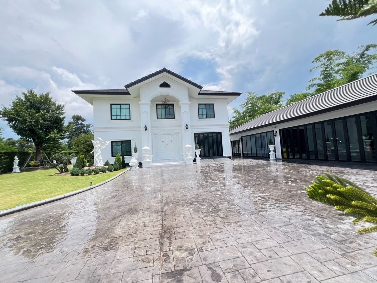 For SaleHousePak Chong KhaoYai : 📢👇 Luxury 2-Storey Home on Spacious Land with Mountain ViewEnjoy fresh air all year round – just a short drive from Bangkok and close to popular tourist attractions.