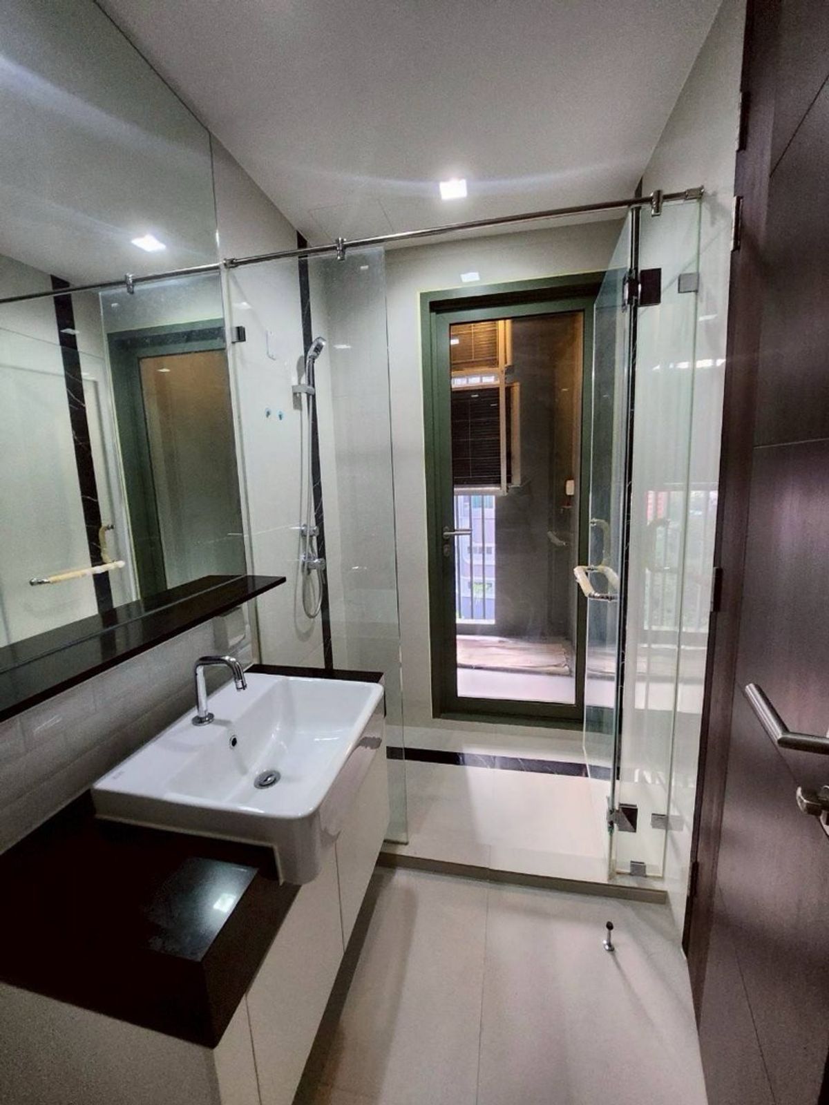 For SaleCondoRatchathewi,Phayathai : 📢👇 A good opportunity for investment or living in this brand-new corner unit located in Bangkok’s trendiest fashion area.