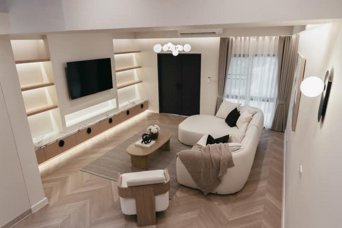 ให้เช่าทาวน์โฮมสุขุมวิท อโศก ทองหล่อ : TOWNHOME PRIDI 71 EKKAMAI ⚡️🔥แต่งหรูสวยมาก ติดเอกมัยทองหล่อ 📍📍350 ตร.ม.• 5 ห้องนอน 6 ห้องน้ำ👑KIM คุณคิม Line: miragecondo , 0842914701