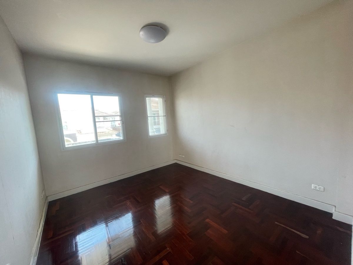 HouseRama 2, Bang Khun Thian : Sell ​​loss! Big house 79 sq. W. Great value 5.5 million