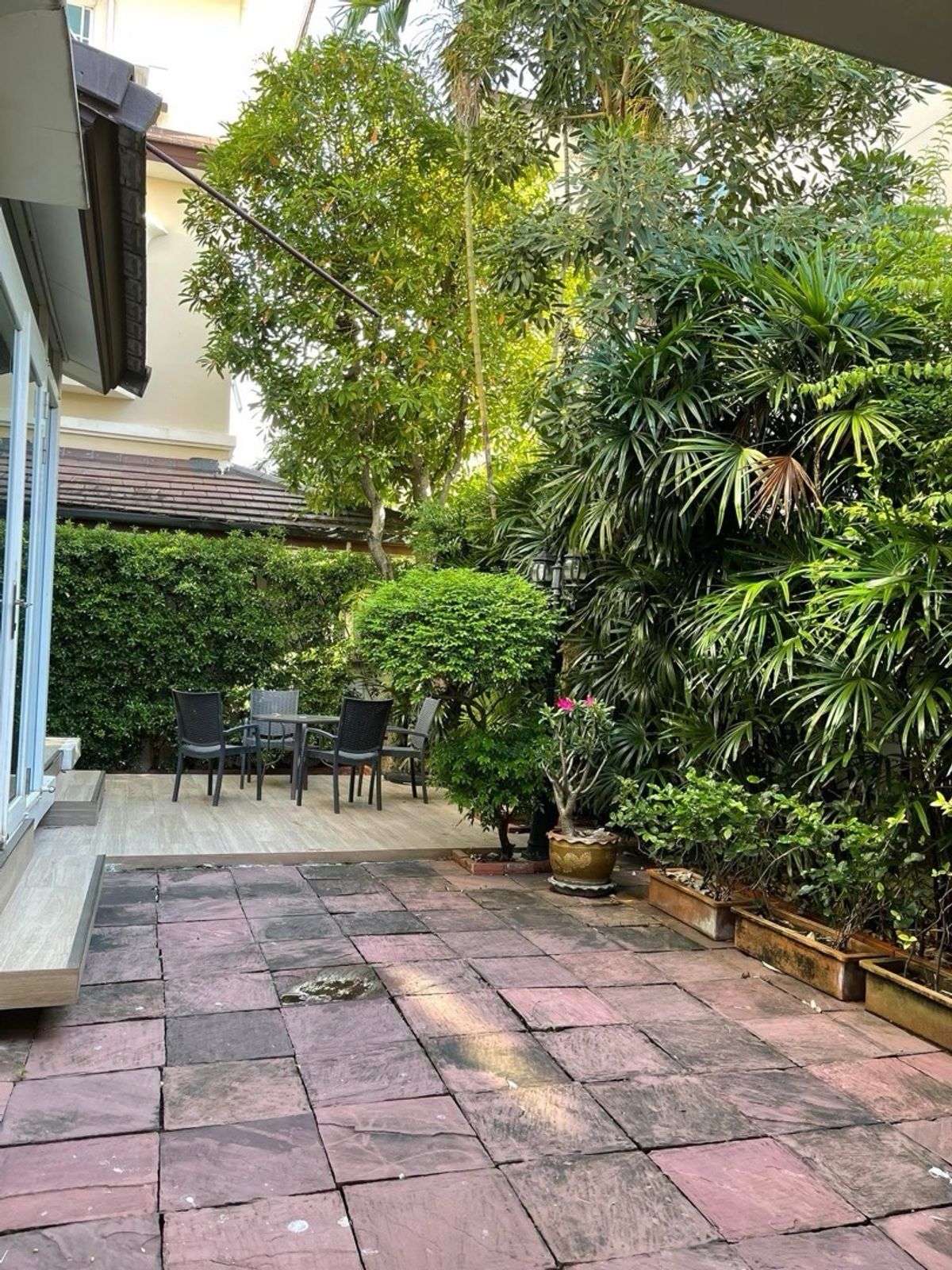 For SaleHouseSapankwai,Jatujak : 📢👇 Luxury 3-Storey Home in a Prime Location, close to the expressway, MRT, and major shopping centers — offering easy and convenient access to the city.