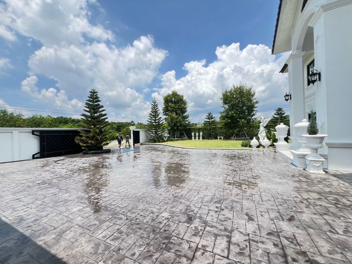 ขายบ้านปากช่อง เขาใหญ่ : 📢👇 บ้านหรู 2 ชั้น บนที่ดินกว้างใหญ่ วิวภูเขา อากาศดีตลอดปี ไม่ไกลจากกรุงเทพ ใกล้แหล่งท่องเที่ยว 