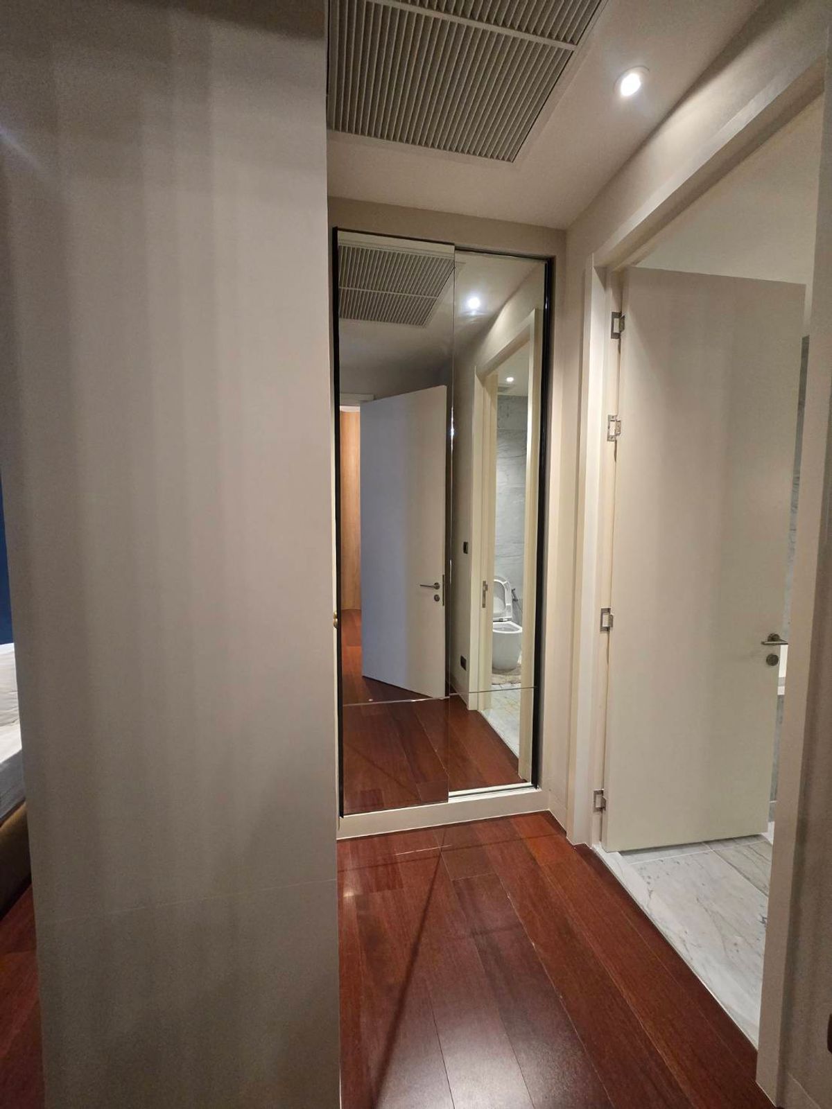 For RentCondoSukhumvit, Asoke, Thonglor : Luxury City Living! Beautiful 1-Bedroom Condo at KHUN by YOO - Fully Furnished & Negotiable Price!