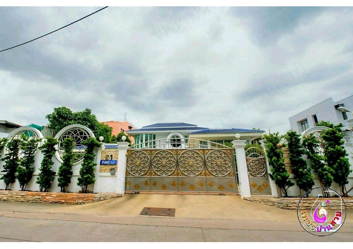 HouseRama9, Petchburi, RCA : ✍️ For rent/sale 2-storey luxury single house
📍 Rama 9 Soi 39