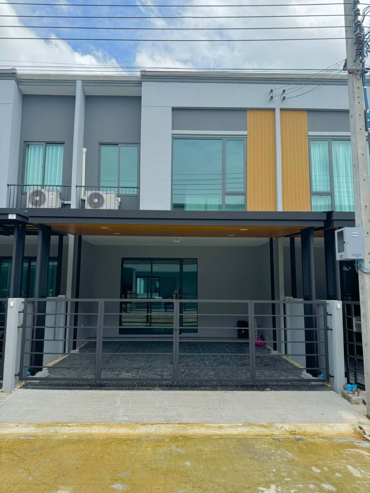 For RentTownhomeBangna, Bearing, Lasalle : Rent a Town HomePlino Sukhumvit - Bang Na 2 near Mega Bangna only 6 minutes.