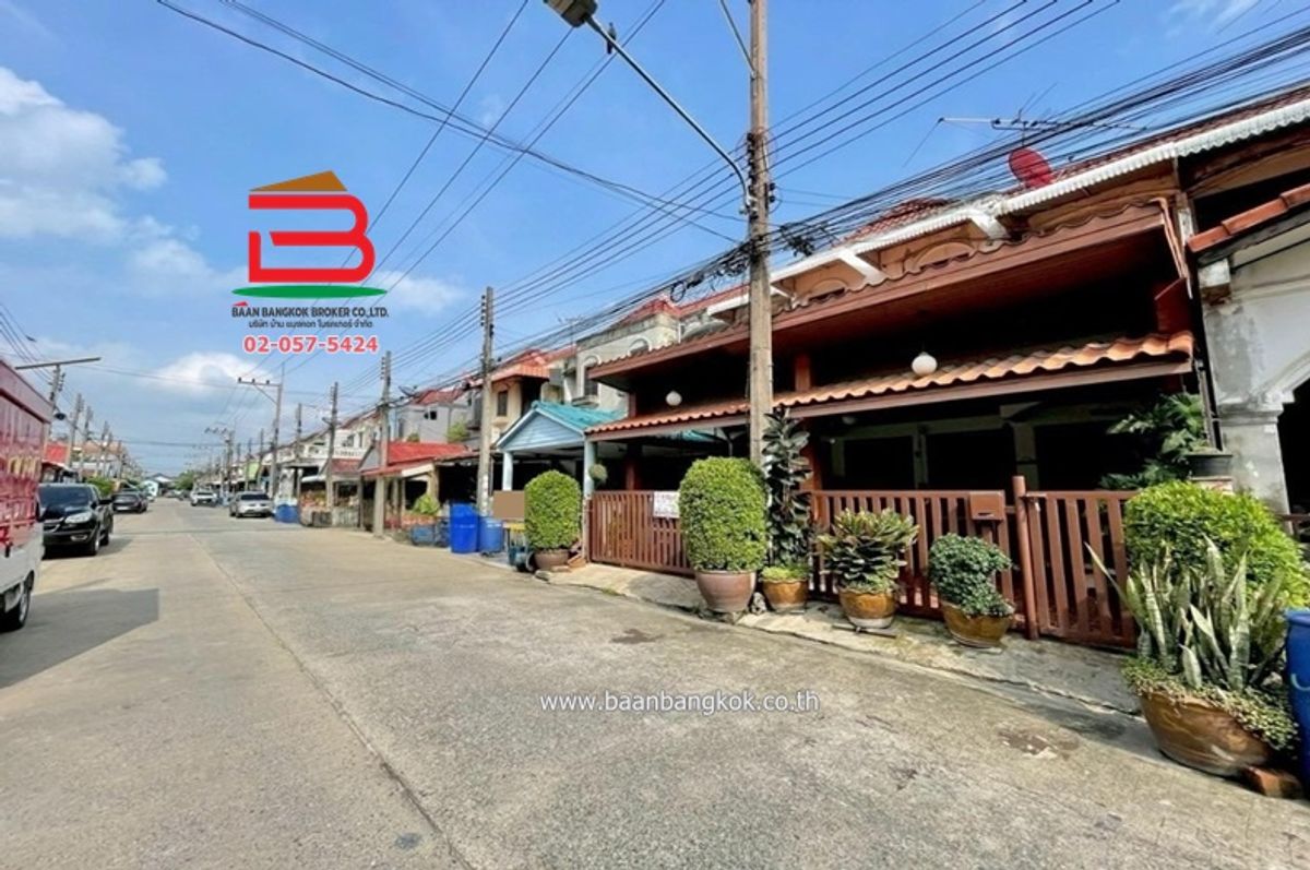ขายทาวน์โฮมปทุมธานี รังสิต ธรรมศาสตร์ : ทาวน์เฮาส์ หมู่บ้าน ประดู่แดง คลองหลวง (ซอยบงกช 48) เนื้อที่ 36.4 ตรว. ใกล้วัดแสงสรรค์ ถนน รังสิต-นครนายก ตำบลคลองสอง อำเภอคลองหลวง จังหวัดปทุมธานี