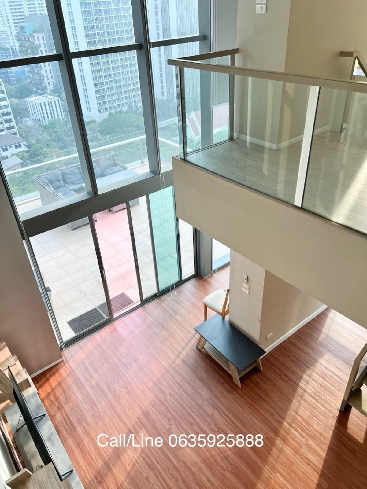 For SaleCondoSukhumvit, Asoke, Thonglor : 𝐅𝐨𝐫 𝐒𝐞𝐥𝐥: The Room Sukhumvit21 2bed 2Bath Duplex Balcony is very big 28.8 MB.