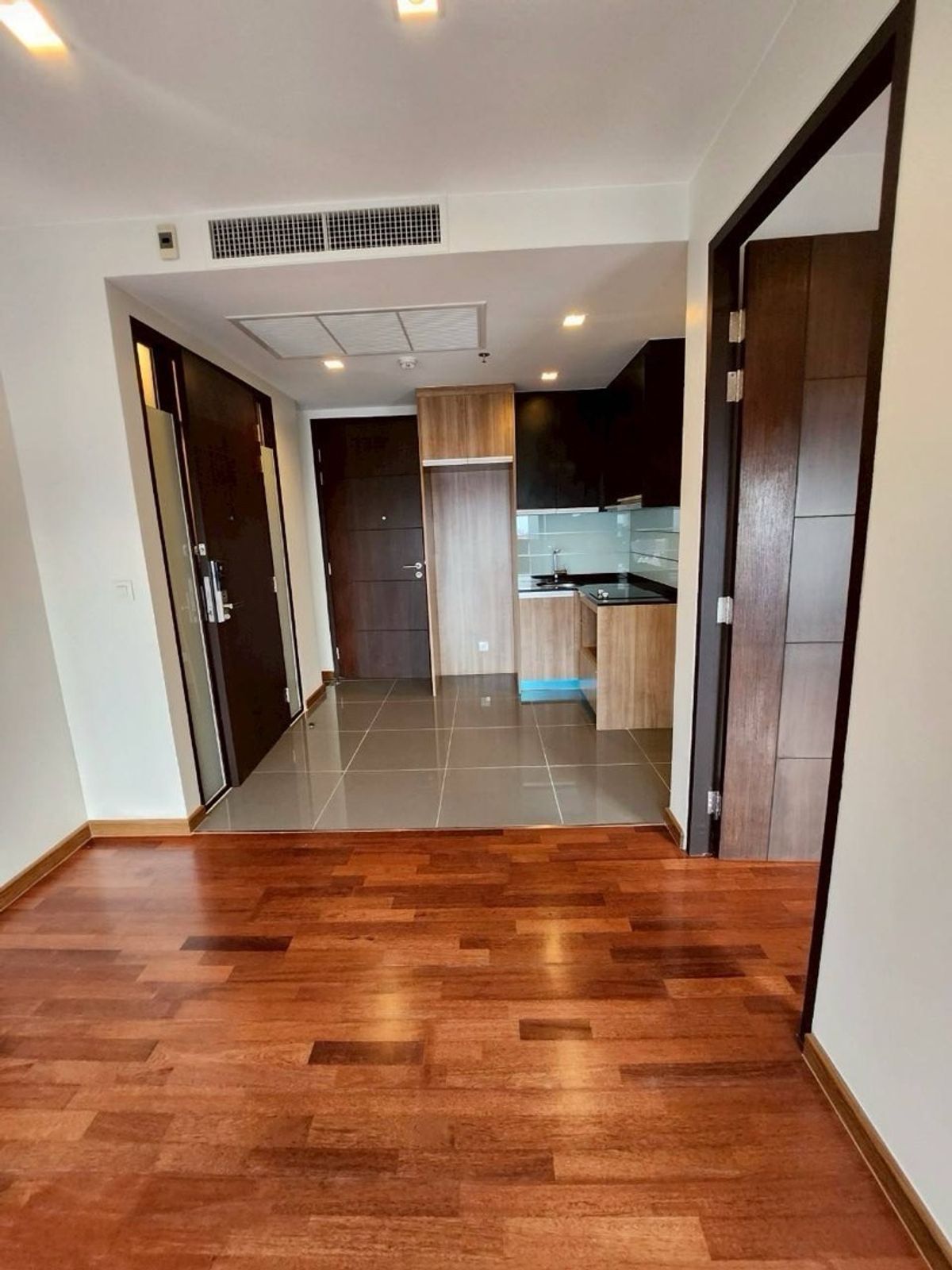 For SaleCondoRatchathewi,Phayathai : 📢👇 A good opportunity for investment or living in this brand-new corner unit located in Bangkok’s trendiest fashion area , good sized with private elevator