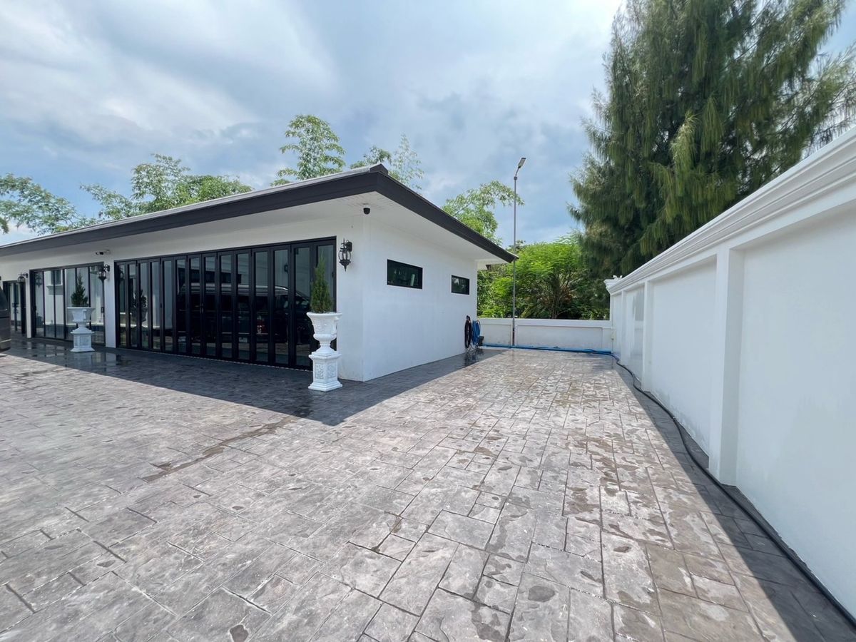 ขายบ้านปากช่อง เขาใหญ่ : 📢👇 บ้านหรู 2 ชั้น บนที่ดินกว้างใหญ่ วิวภูเขา อากาศดีตลอดปี ไม่ไกลจากกรุงเทพ ใกล้แหล่งท่องเที่ยว 