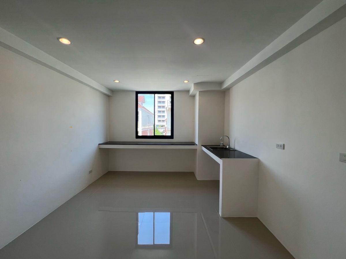 ให้เช่าโฮมออฟฟิศพระราม 3 สาธุประดิษฐ์ : ปล่อยเช่า โมเดิร์น โฮมออฟฟิศ สตูดิโอ ถนน พระราม 3 เขตยานนาวา กรุงเทพ จดทะเบียนบริษัทได้ ที่จอดรถ 4 คัน ทำเล ติดถนนใหญ่