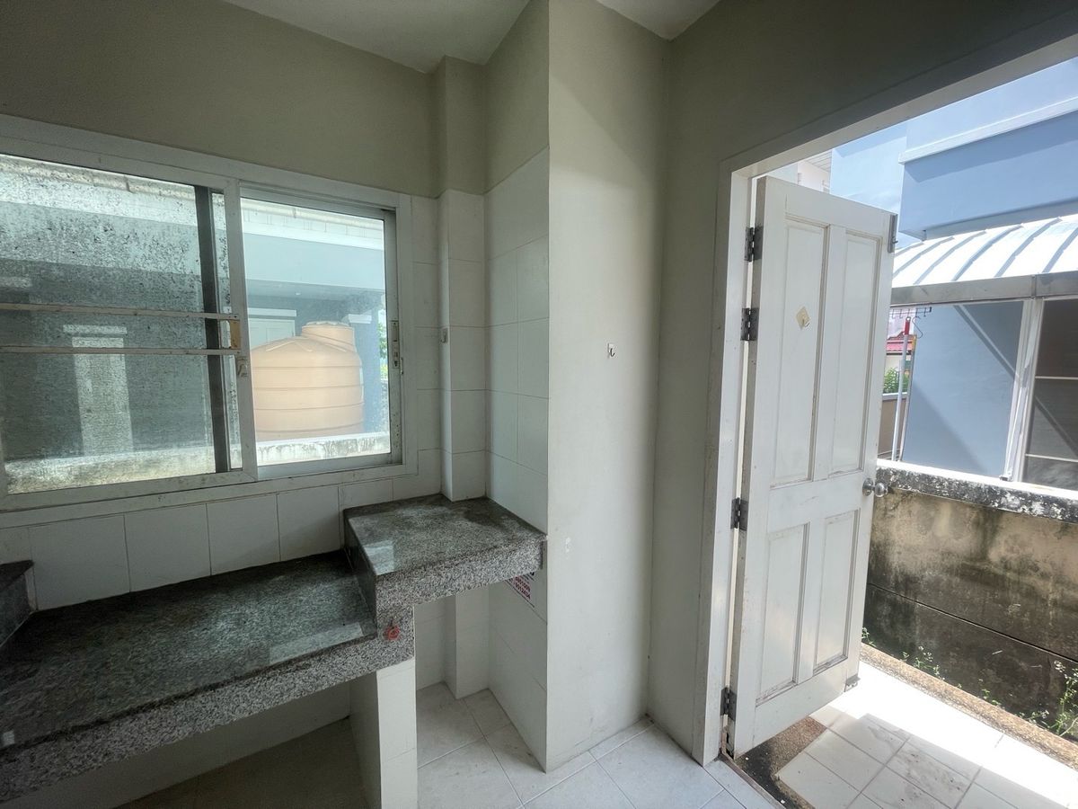 HouseRama 2, Bang Khun Thian : Sell ​​loss! Big house 79 sq. W. Great value 5.5 million