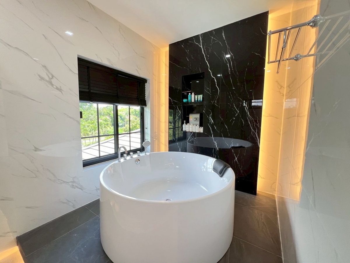 ขายบ้านปากช่อง เขาใหญ่ : 📢👇 บ้านหรู 2 ชั้น บนที่ดินกว้างใหญ่ วิวภูเขา อากาศดีตลอดปี ไม่ไกลจากกรุงเทพ ใกล้แหล่งท่องเที่ยว 