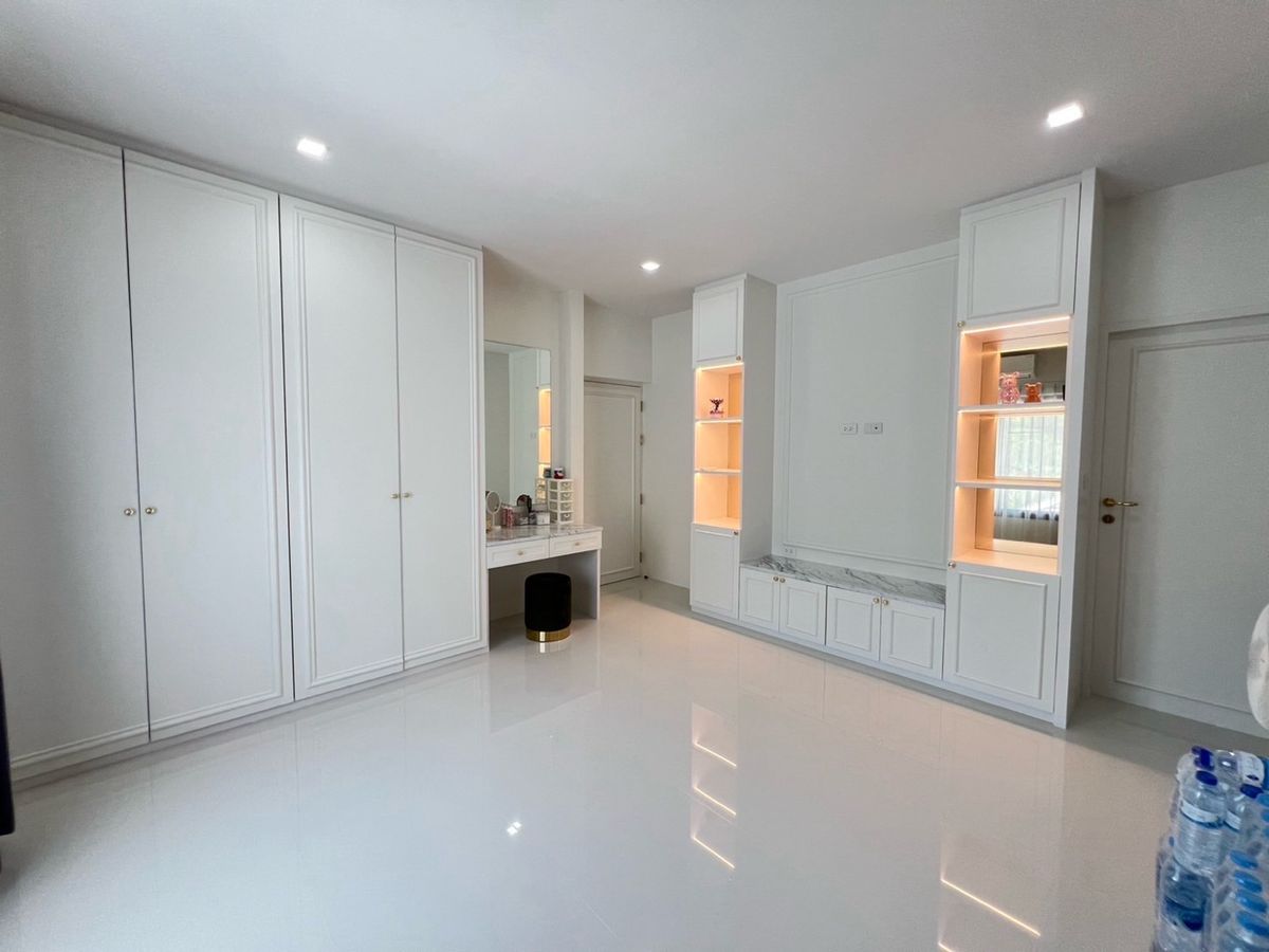 ขายบ้านปากช่อง เขาใหญ่ : 📢👇 บ้านหรู 2 ชั้น บนที่ดินกว้างใหญ่ วิวภูเขา อากาศดีตลอดปี ไม่ไกลจากกรุงเทพ ใกล้แหล่งท่องเที่ยว 