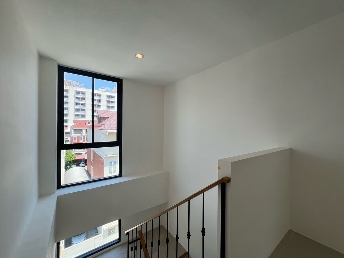 ให้เช่าโฮมออฟฟิศพระราม 3 สาธุประดิษฐ์ : ปล่อยเช่า โมเดิร์น โฮมออฟฟิศ สตูดิโอ ถนน พระราม 3 เขตยานนาวา กรุงเทพ จดทะเบียนบริษัทได้ ที่จอดรถ 4 คัน ทำเล ติดถนนใหญ่