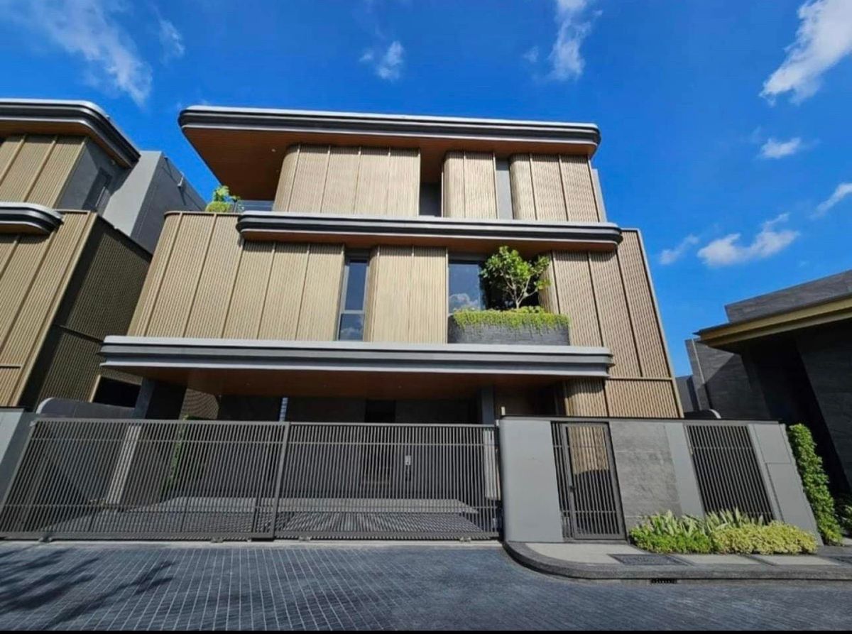 ให้เช่าบ้านรัชดา ห้วยขวาง : ให้เช่าบ้านเดี่ยว 3 ชั้นมีลิฟท์หรู LuxuryHouse เนื้อที่ 73ตร.ว พื้นที่ใช้สอย 522 ตร.ม 5ห้องนอน 5ห้องน้ำ เฟอร์ครบ ถนน รัชดา ห้วยขวาง ราคาเช่า 370,000 บ/ด 