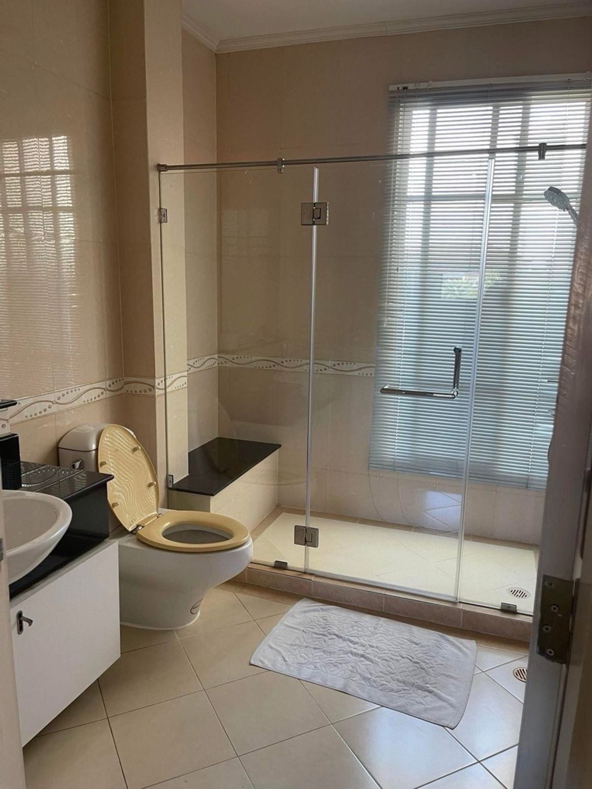 For SaleHouseSapankwai,Jatujak : 📢👇 Luxury 3-Storey Home in a Prime Location, close to the expressway, MRT, and major shopping centers — offering easy and convenient access to the city.