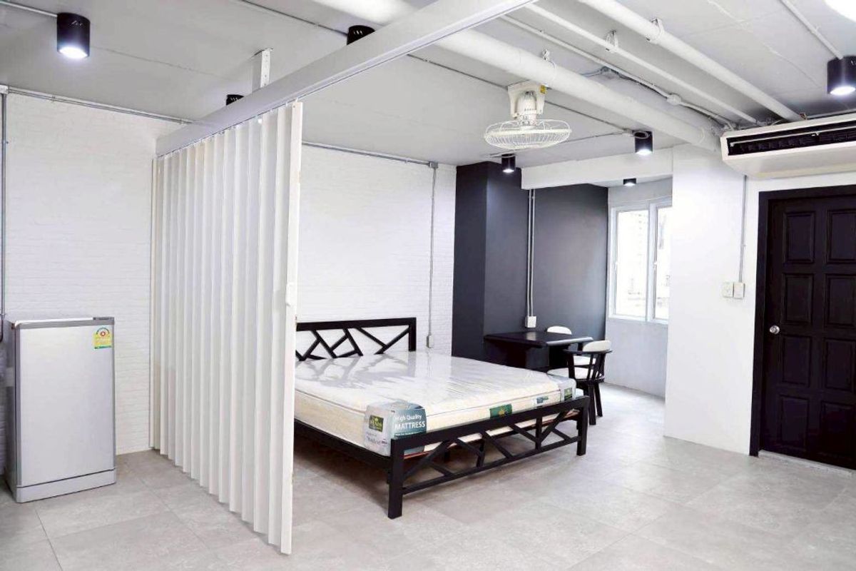 ขายคอนโดสุขุมวิท อโศก ทองหล่อ : ขายคอนโด ชั้น 5 15 สูท ( 15 Suites Condo ) ย่านสุขุมวิท 15 1 ห้องนอน 1 ห้องน้ำ ติดMRT เพชรบุรี 