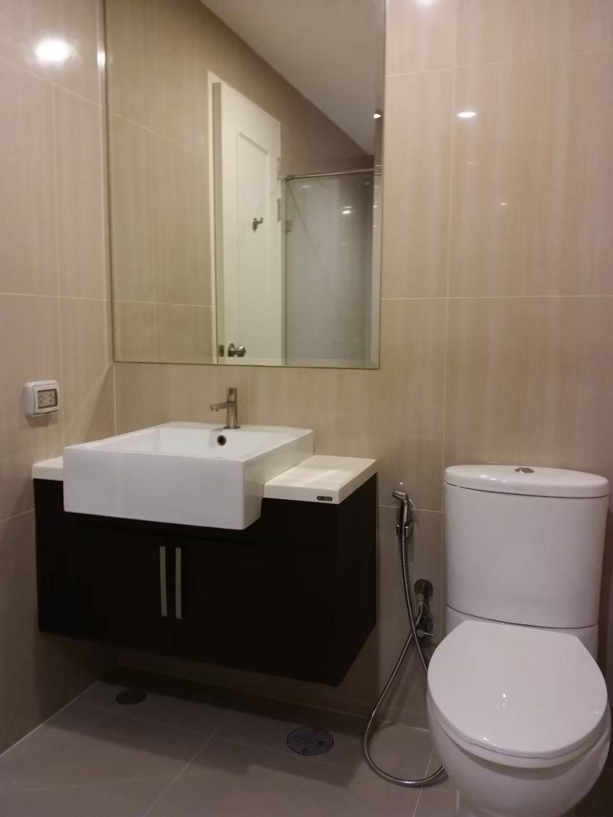 For SaleCondoRama9, Petchburi, RCA : Villa Asoke / high floor The best price in the building near MRT Phetchaburi / 2 beds 112 sq.m. Call 0937890899.