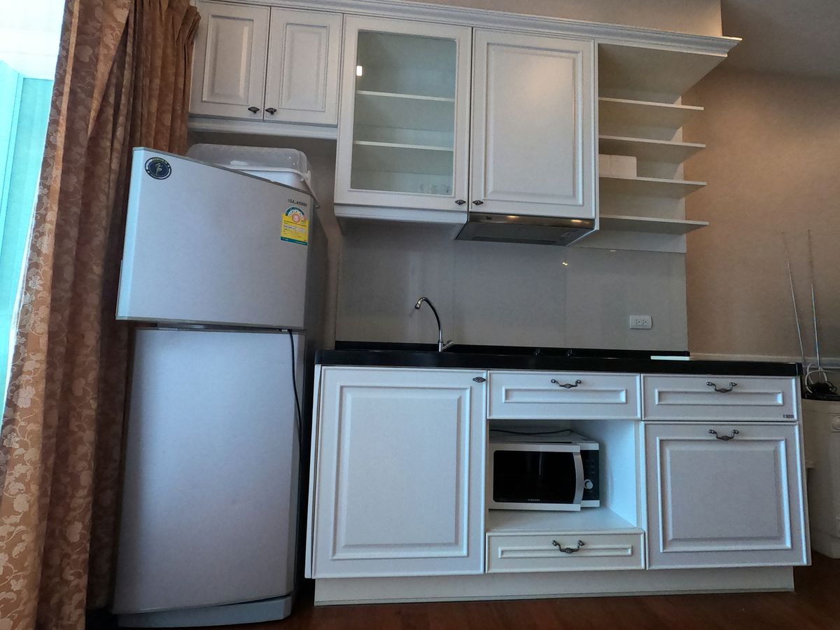 ให้เช่าคอนโดสาทร นราธิวาส : ✨ [ปล่อยเช่า! ราคาดี] Ivy Sathorn 10 คอนโดใจกลาง CBD สาทร ชีวิตเมืองที่ลงตัว! ✨