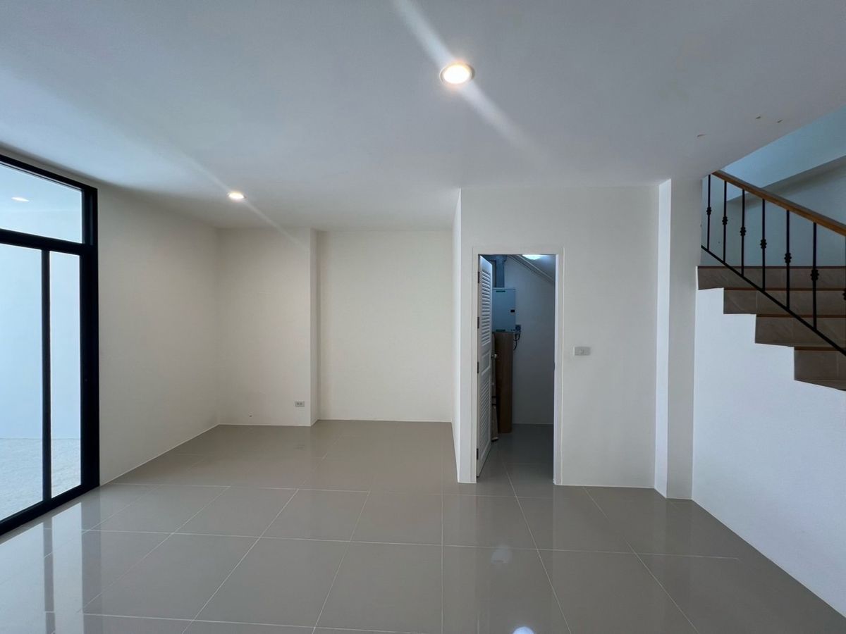 ให้เช่าโฮมออฟฟิศพระราม 3 สาธุประดิษฐ์ : ปล่อยเช่า โมเดิร์น โฮมออฟฟิศ สตูดิโอ ถนน พระราม 3 เขตยานนาวา กรุงเทพ จดทะเบียนบริษัทได้ ที่จอดรถ 4 คัน ทำเล ติดถนนใหญ่