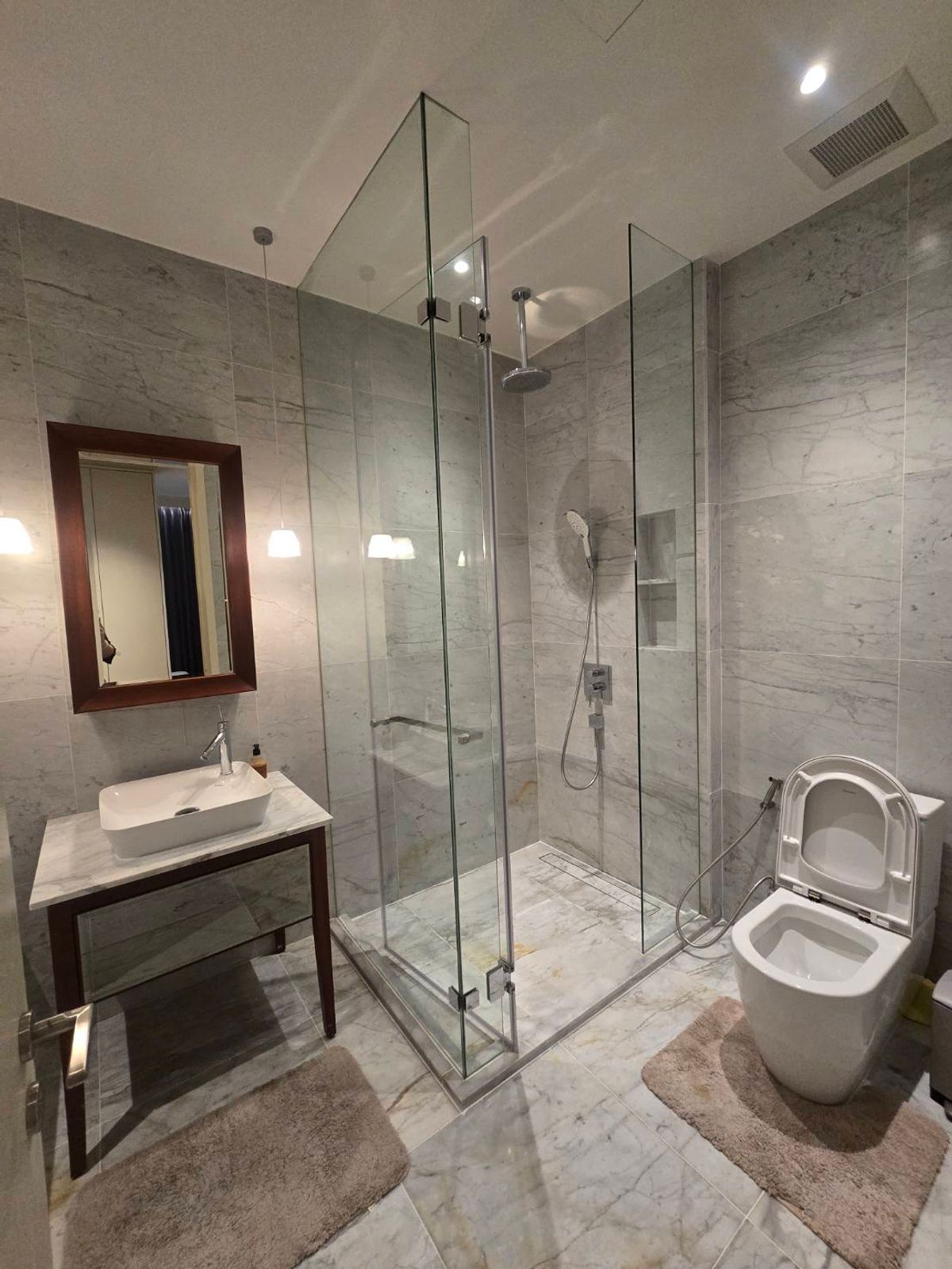 For RentCondoSukhumvit, Asoke, Thonglor : Luxury City Living! Beautiful 1-Bedroom Condo at KHUN by YOO - Fully Furnished & Negotiable Price!