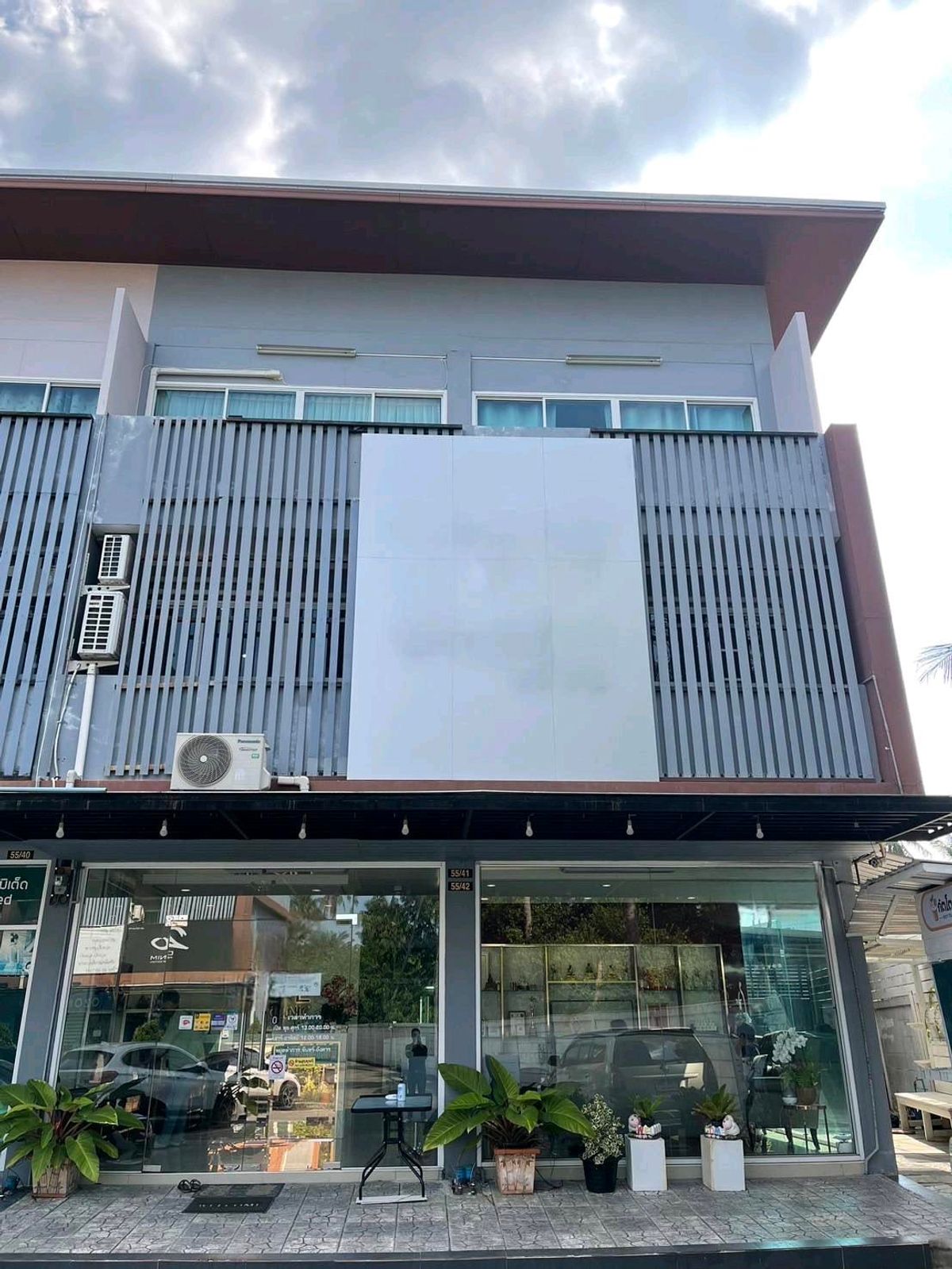 For LeaseholdShop HouseThaphra, Talat Phlu, Wutthakat : 🔥 Quick, beauty clinic, ready to operate immediately 🔥 
 Investment+medical devices over 5,000,000 ฿ 
 
 Only 1,800,000 baht !! 
