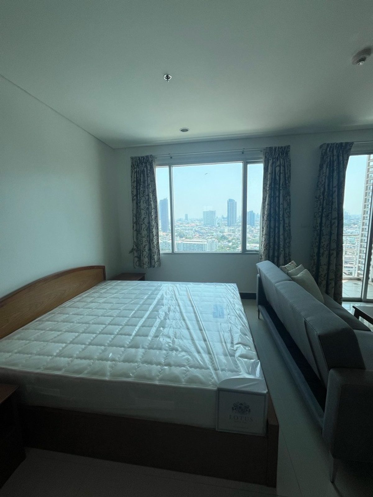 For RentCondoWongwianyai, Charoennakor : Villa Sathorn (Villa Sathorn) For Rent (1Bed1bath 40SQM)