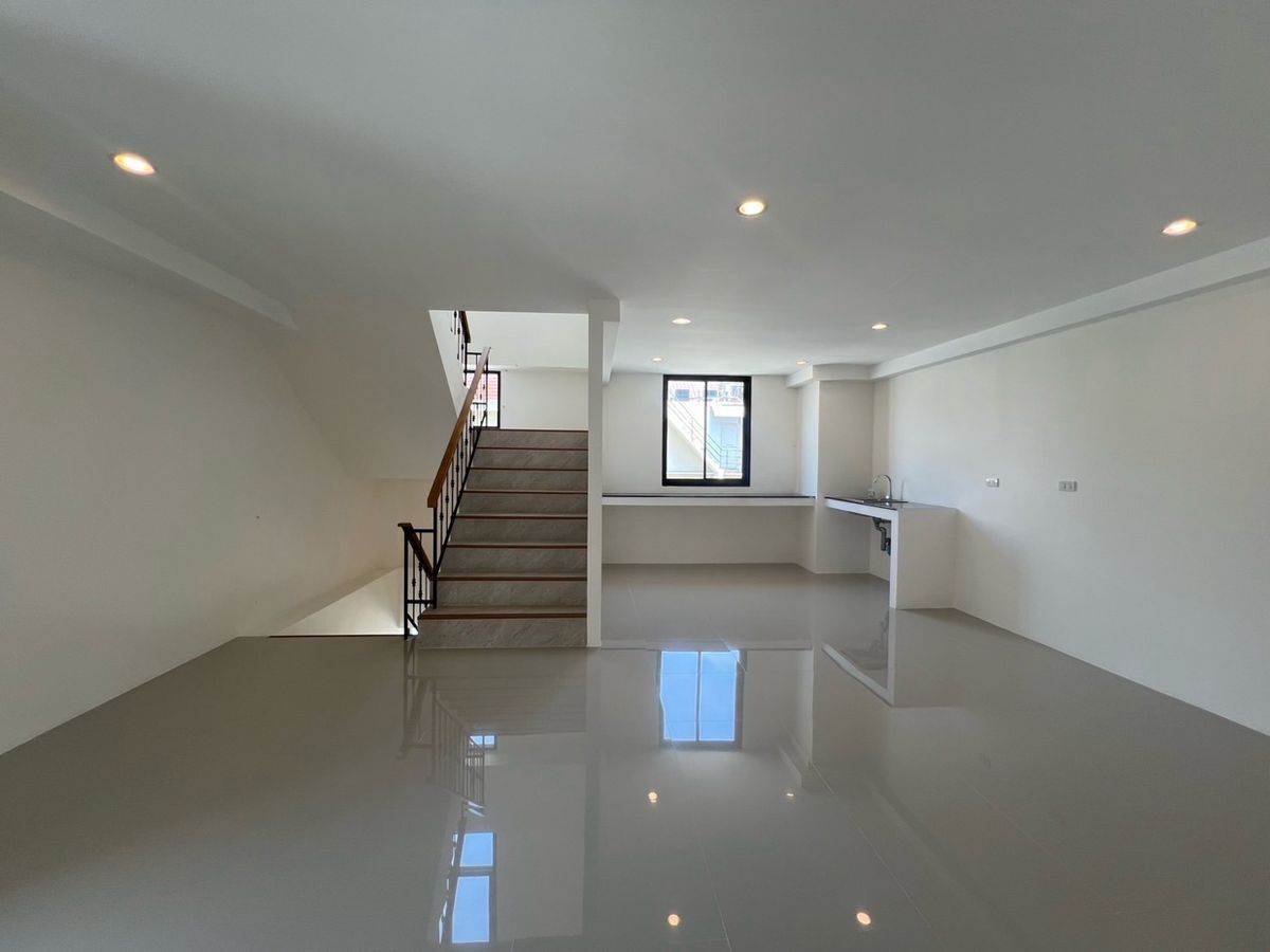 ให้เช่าโฮมออฟฟิศพระราม 3 สาธุประดิษฐ์ : ปล่อยเช่า โมเดิร์น โฮมออฟฟิศ สตูดิโอ ถนน พระราม 3 เขตยานนาวา กรุงเทพ จดทะเบียนบริษัทได้ ที่จอดรถ 4 คัน ทำเล ติดถนนใหญ่