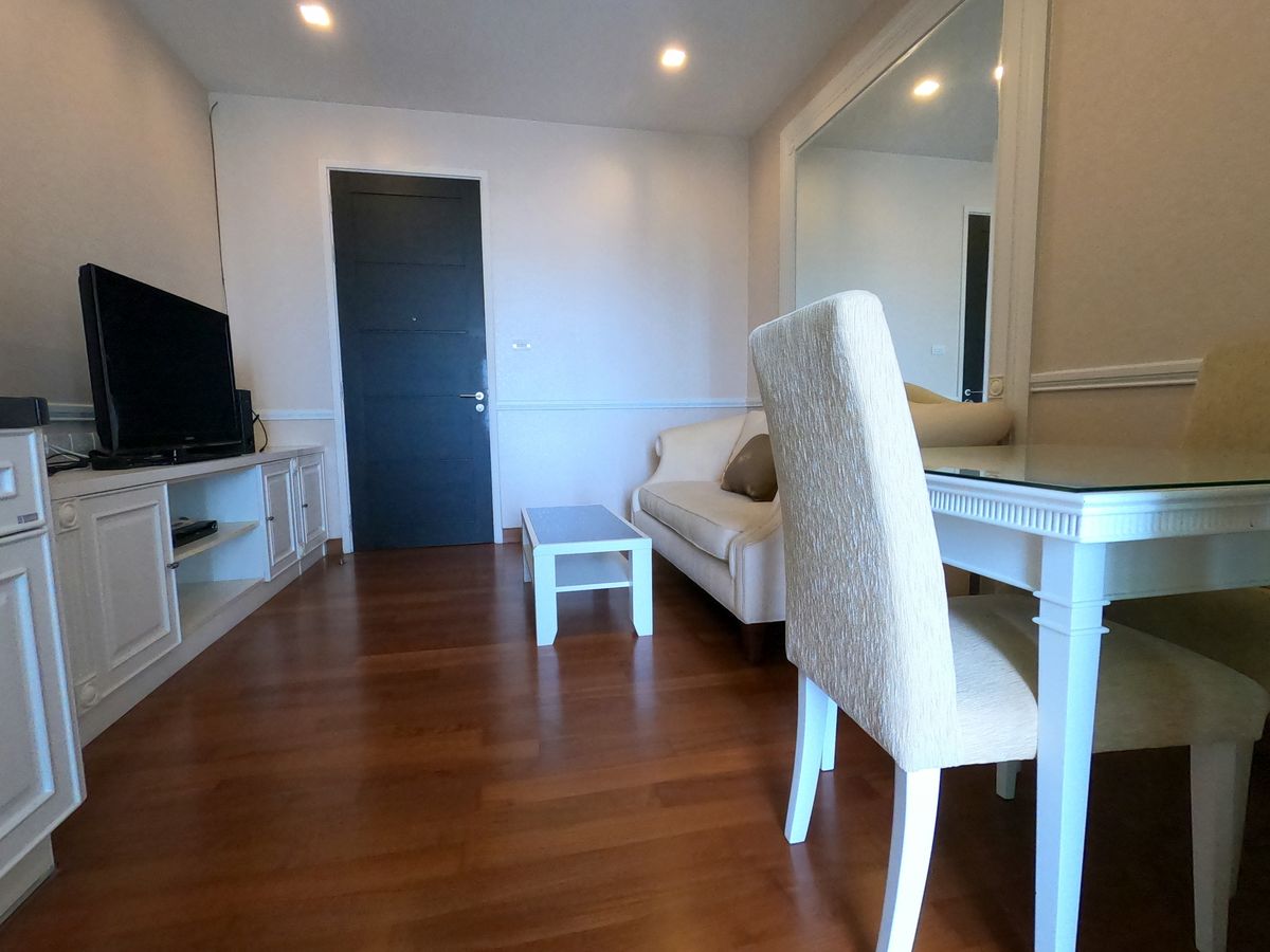 ให้เช่าคอนโดสาทร นราธิวาส : ✨ [ปล่อยเช่า! ราคาดี] Ivy Sathorn 10 คอนโดใจกลาง CBD สาทร ชีวิตเมืองที่ลงตัว! ✨