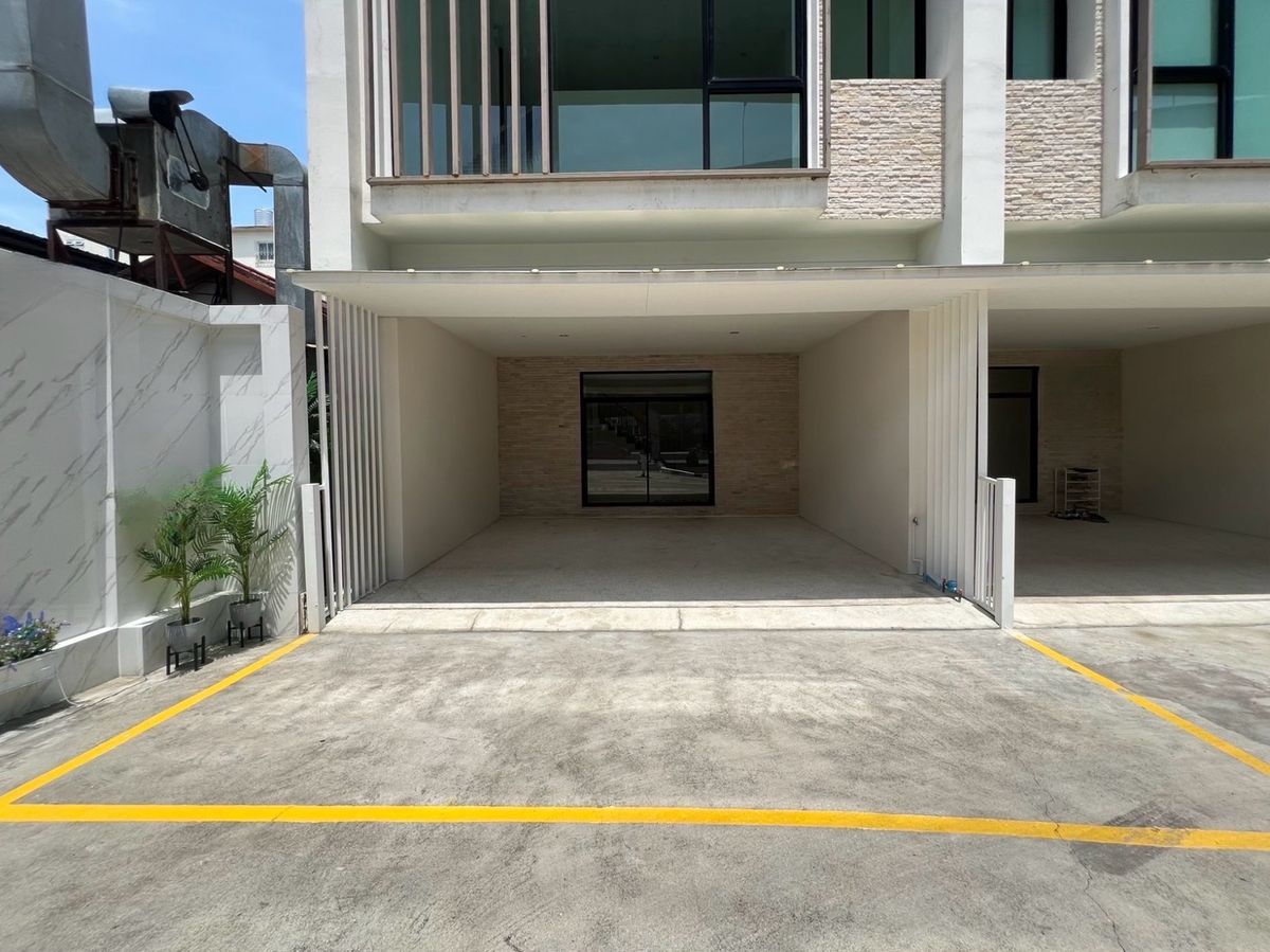 ให้เช่าโฮมออฟฟิศพระราม 3 สาธุประดิษฐ์ : ปล่อยเช่า โมเดิร์น โฮมออฟฟิศ สตูดิโอ ถนน พระราม 3 เขตยานนาวา กรุงเทพ จดทะเบียนบริษัทได้ ที่จอดรถ 4 คัน ทำเล ติดถนนใหญ่