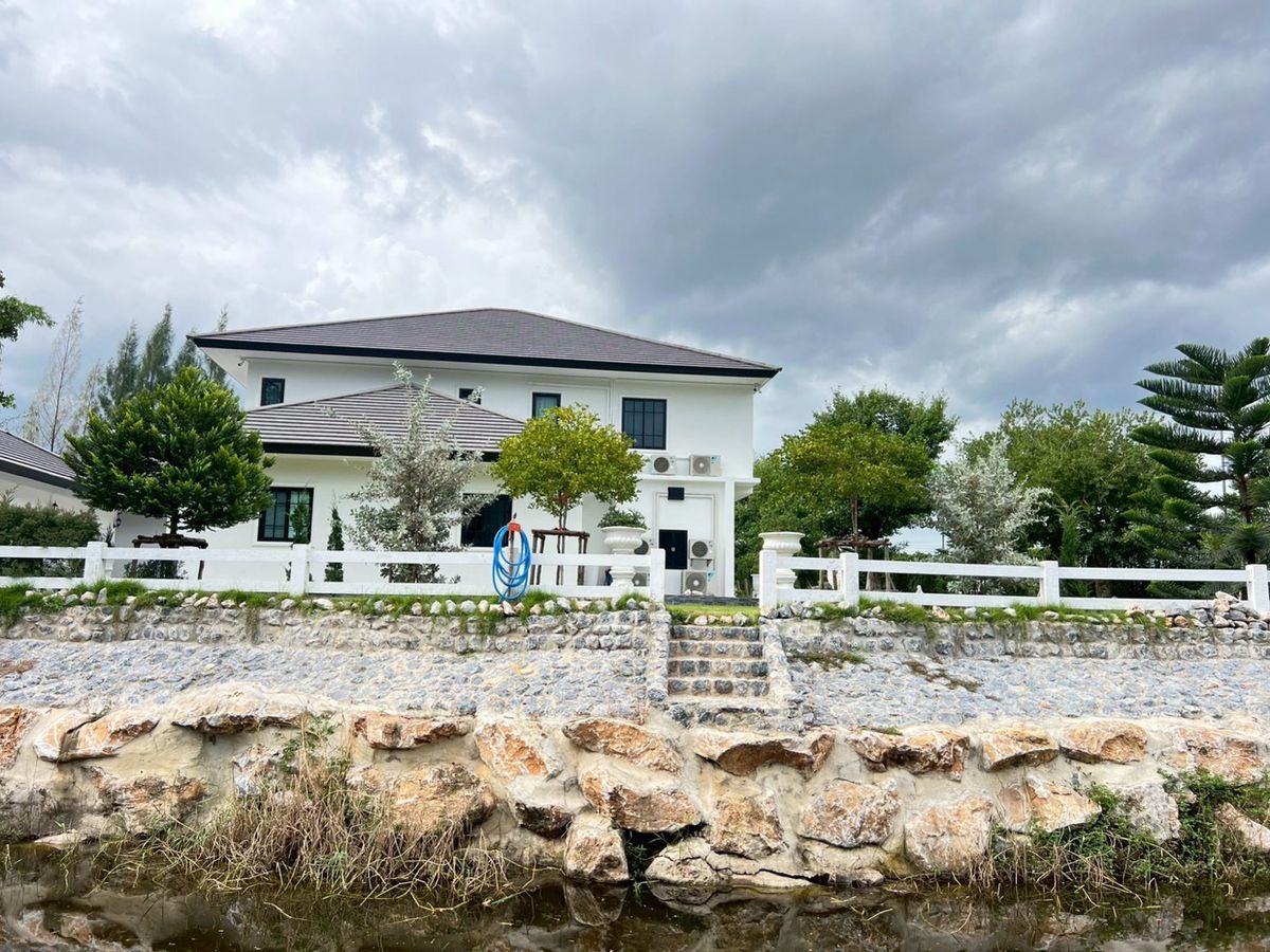 ขายบ้านปากช่อง เขาใหญ่ : 📢👇 บ้านหรู 2 ชั้น บนที่ดินกว้างใหญ่ วิวภูเขา อากาศดีตลอดปี ไม่ไกลจากกรุงเทพ ใกล้แหล่งท่องเที่ยว 