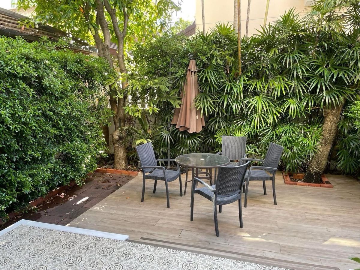 For SaleHouseSapankwai,Jatujak : 📢👇 Luxury 3-Storey Home in a Prime Location, close to the expressway, MRT, and major shopping centers — offering easy and convenient access to the city.