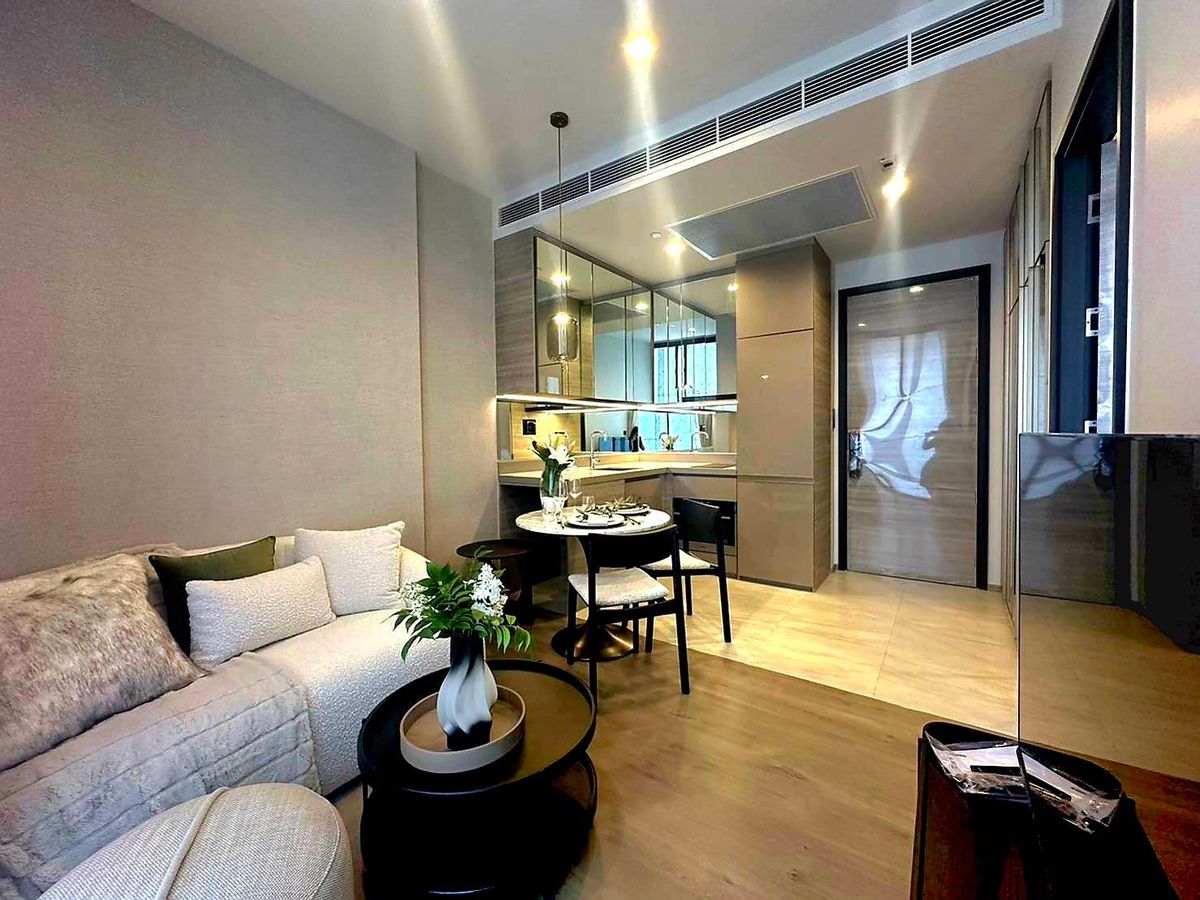 For RentCondoRatchadapisek, Huaikwang, Suttisan : Urgent rent!  1 bedroom The Crest Park Residence