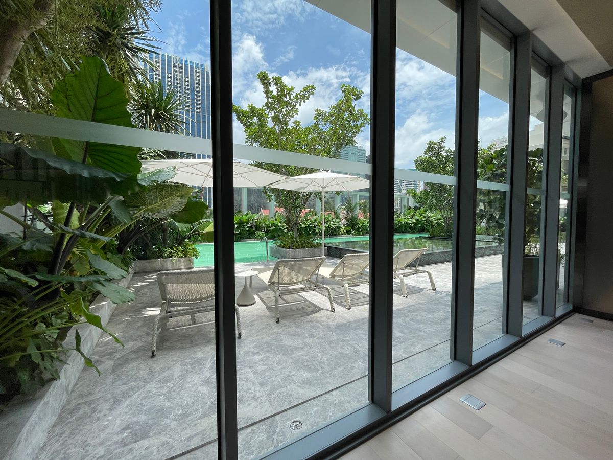 ขายคอนโดวิทยุ ชิดลม หลังสวน : ขายคอนโดระดับ ULTIMATE CLASS สโคป หลังสวน ฟังก์ชั่น 2 ห้องนอน 3 ห้องน้ำ ตกแต่งครบจัดเต็มพร้อมเข้าอยู่ ห้องกว้าง วิวหลังสวน ฝั่งตรงข้ามถนนเป็นโรงเรียนมาแตร์ ใกล้ BTS ชิดลม เพียง 140 เมตร. 