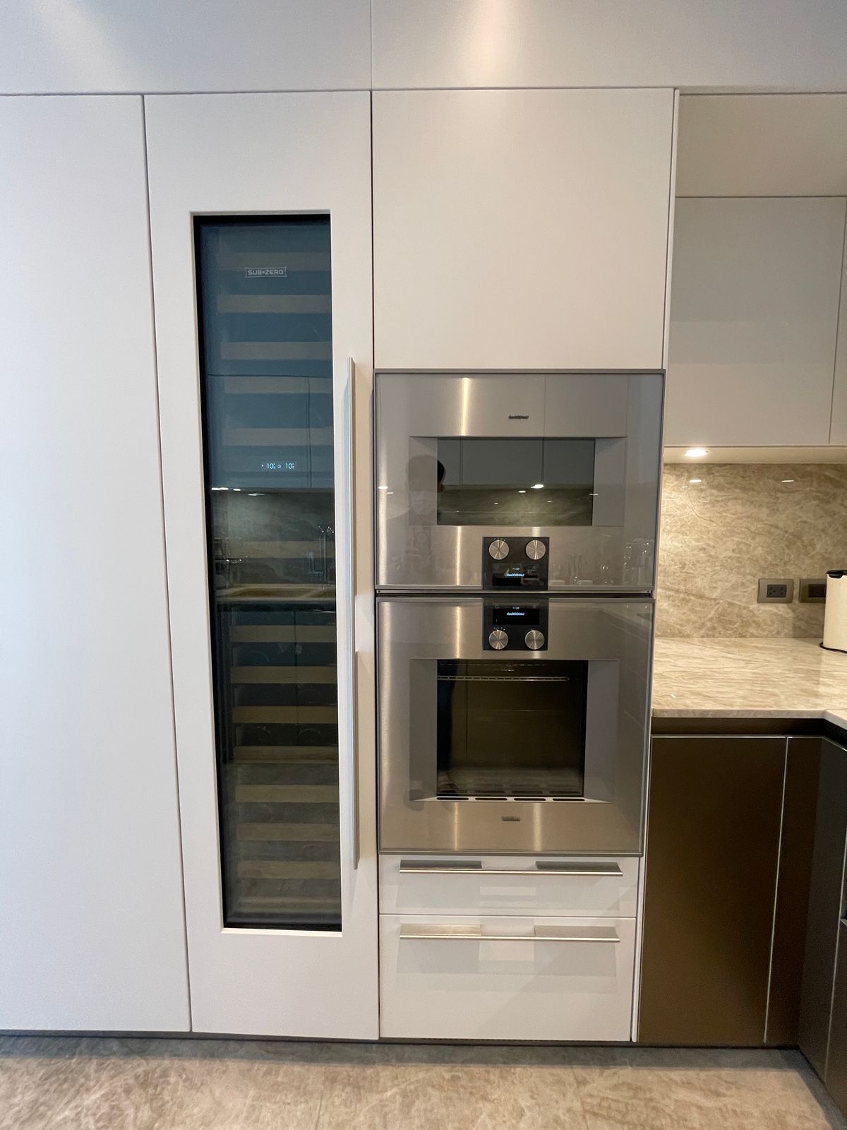 ขายคอนโดวิทยุ ชิดลม หลังสวน : ขายคอนโดระดับ ULTIMATE CLASS สโคป หลังสวน ฟังก์ชั่น 2 ห้องนอน 3 ห้องน้ำ ตกแต่งครบจัดเต็มพร้อมเข้าอยู่ ห้องกว้าง วิวหลังสวน ฝั่งตรงข้ามถนนเป็นโรงเรียนมาแตร์ ใกล้ BTS ชิดลม เพียง 140 เมตร. 