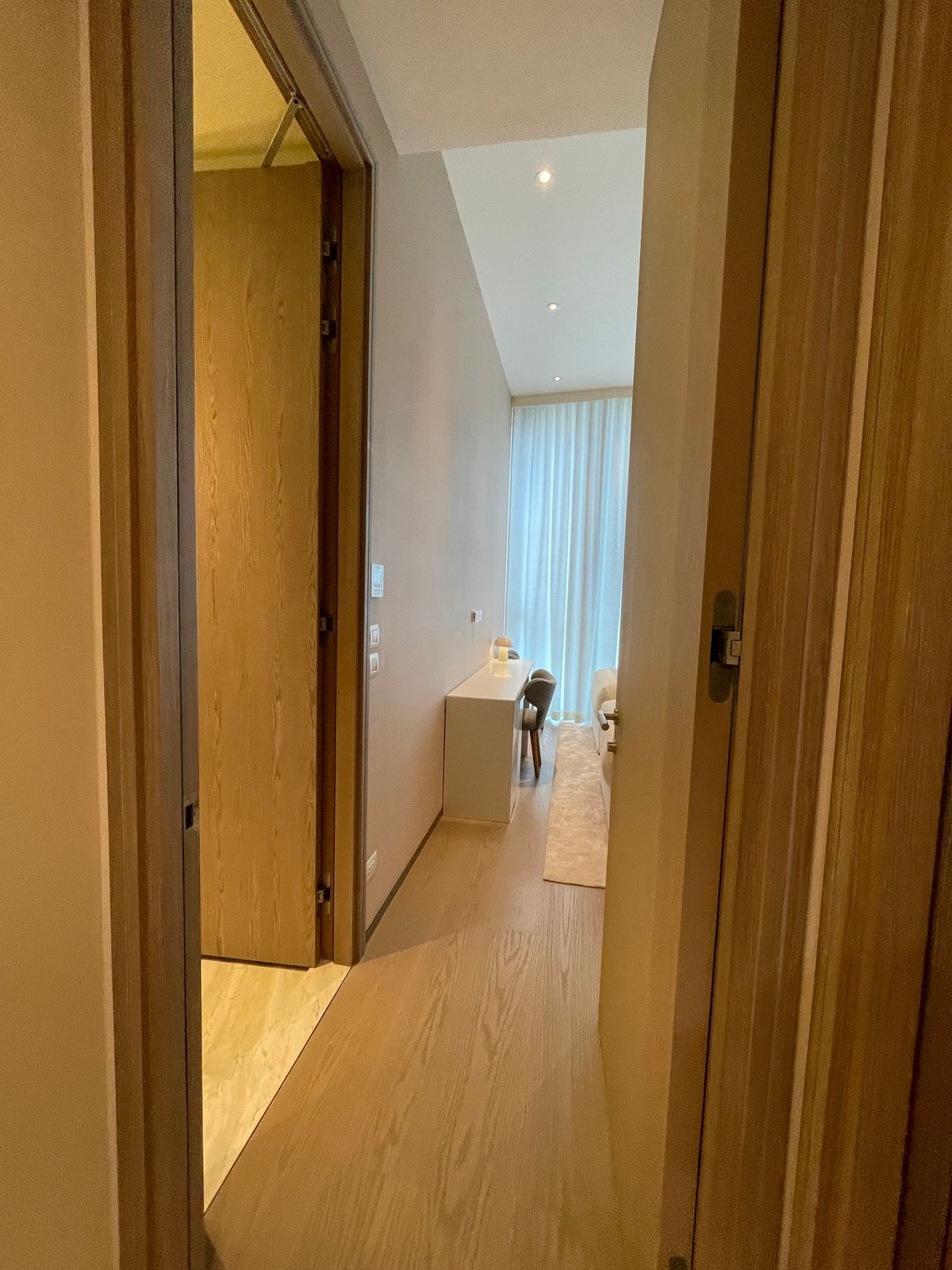 ขายคอนโดวิทยุ ชิดลม หลังสวน : ขายคอนโดระดับ ULTIMATE CLASS สโคป หลังสวน ฟังก์ชั่น 2 ห้องนอน 3 ห้องน้ำ ตกแต่งครบจัดเต็มพร้อมเข้าอยู่ ห้องกว้าง วิวหลังสวน ฝั่งตรงข้ามถนนเป็นโรงเรียนมาแตร์ ใกล้ BTS ชิดลม เพียง 140 เมตร. 