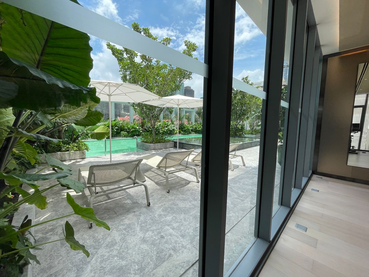 ขายคอนโดวิทยุ ชิดลม หลังสวน : ขายคอนโดระดับ ULTIMATE CLASS สโคป หลังสวน ฟังก์ชั่น 2 ห้องนอน 3 ห้องน้ำ ตกแต่งครบจัดเต็มพร้อมเข้าอยู่ ห้องกว้าง วิวหลังสวน ฝั่งตรงข้ามถนนเป็นโรงเรียนมาแตร์ ใกล้ BTS ชิดลม เพียง 140 เมตร. 