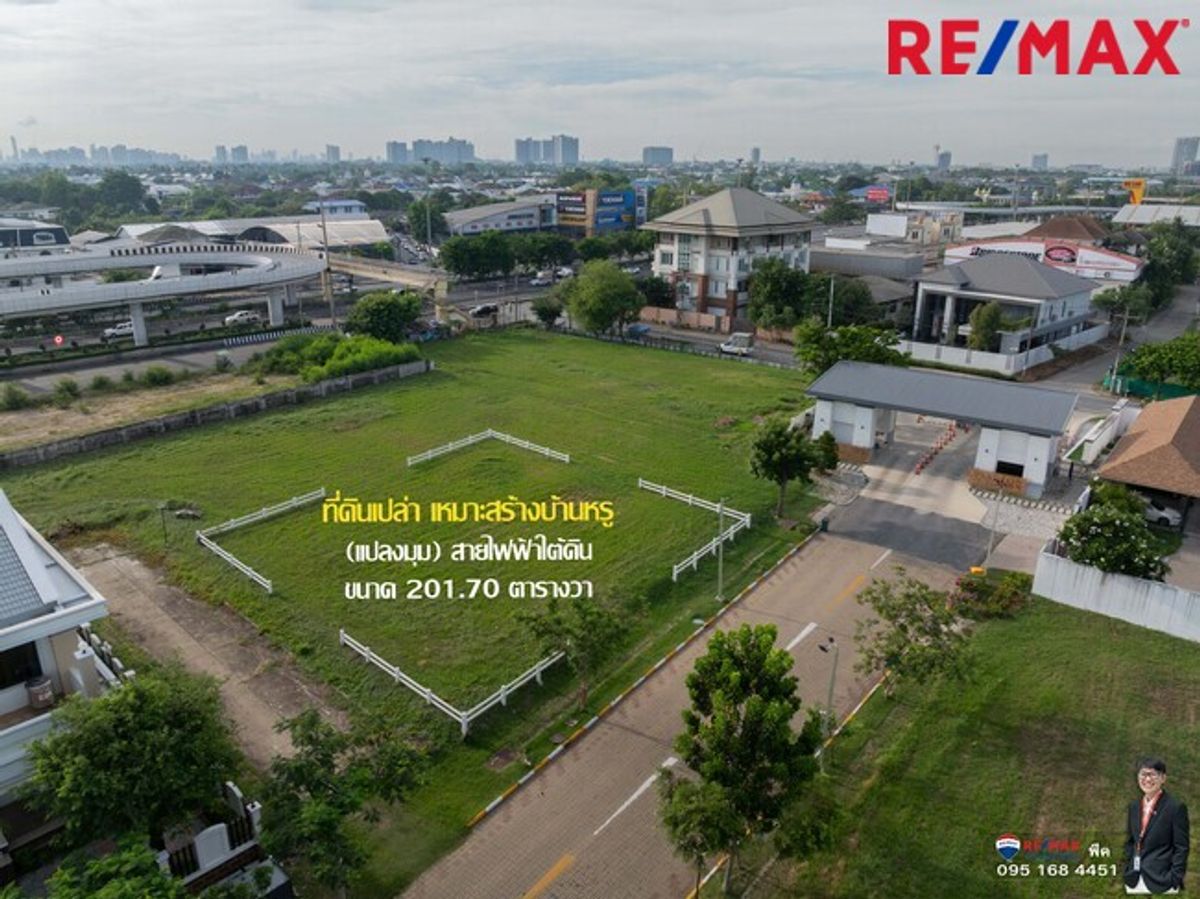 For SaleLandBang kae, Phetkasem : Bang Khae Land for sale, area 201.70 sq.w., Thana Thamrong Village (corner plot), the project near the Mall, Bang Khae-MRT. Suitable for building a luxury house
