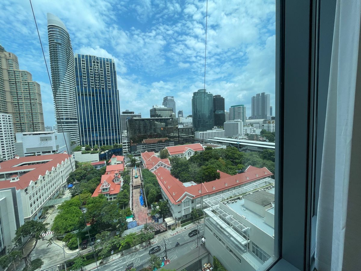 ขายคอนโดวิทยุ ชิดลม หลังสวน : ขายคอนโดระดับ ULTIMATE CLASS สโคป หลังสวน ฟังก์ชั่น 2 ห้องนอน 3 ห้องน้ำ ตกแต่งครบจัดเต็มพร้อมเข้าอยู่ ห้องกว้าง วิวหลังสวน ฝั่งตรงข้ามถนนเป็นโรงเรียนมาแตร์ ใกล้ BTS ชิดลม เพียง 140 เมตร. 