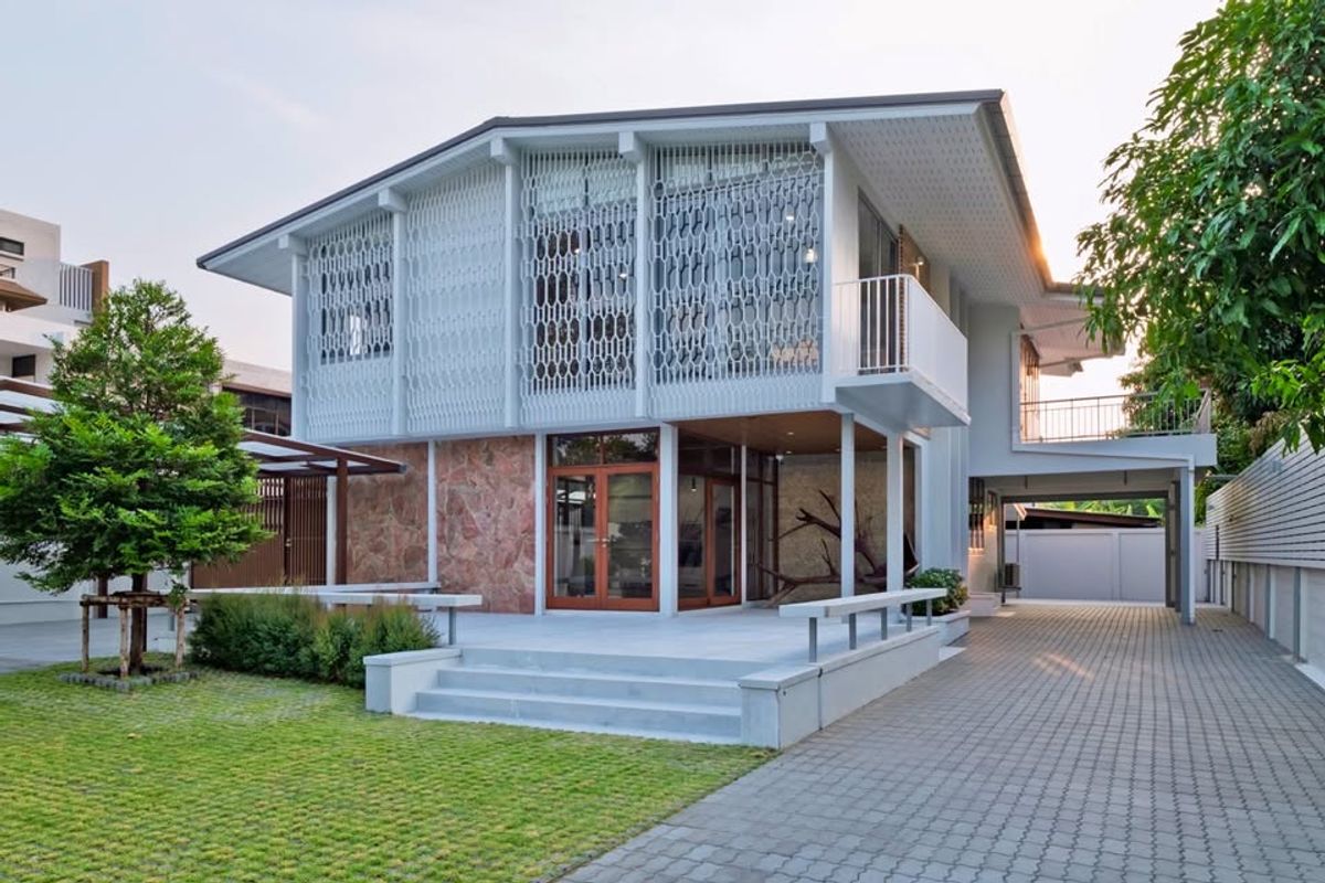 ให้เช่าบ้านสุขุมวิท อโศก ทองหล่อ : HR2492ให้เช่าบ้านเดี่ยว รีโนเวทใหม่ ซอยปรีดีพนมยงค์ 25 (เอกมัยซอย 10) เดินทางสะดวก เหมาะอยู่อาศัย